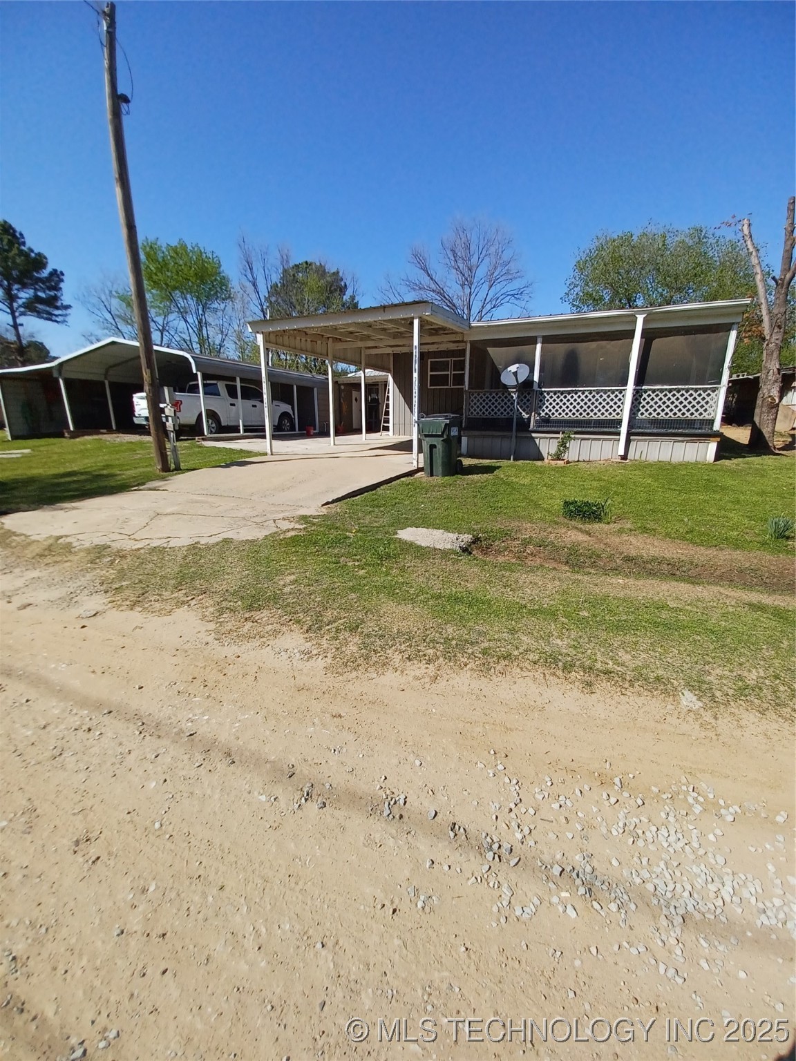 416747 Delaware Drive Property Photo 2