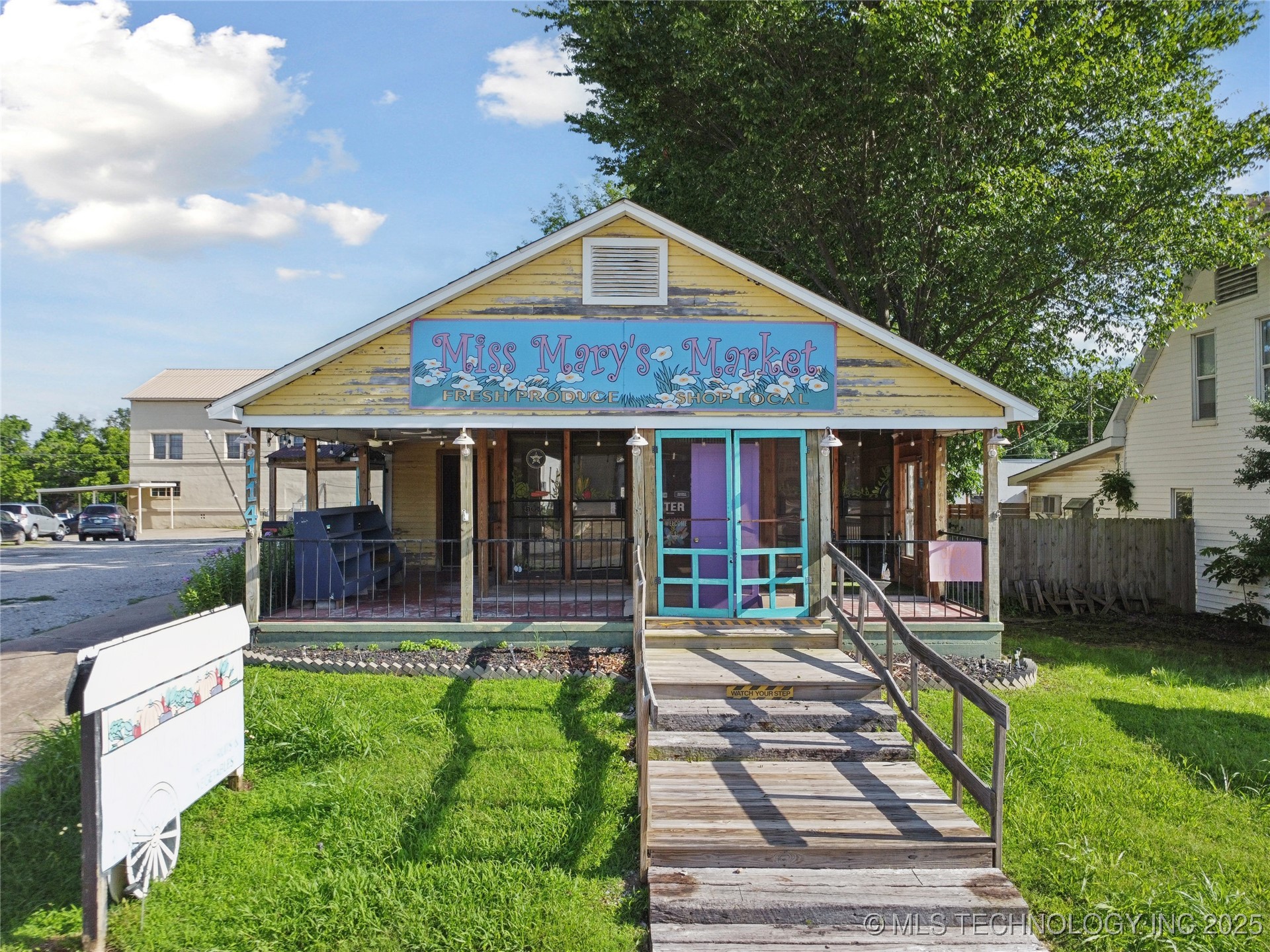 114 W 8th Street Property Photo