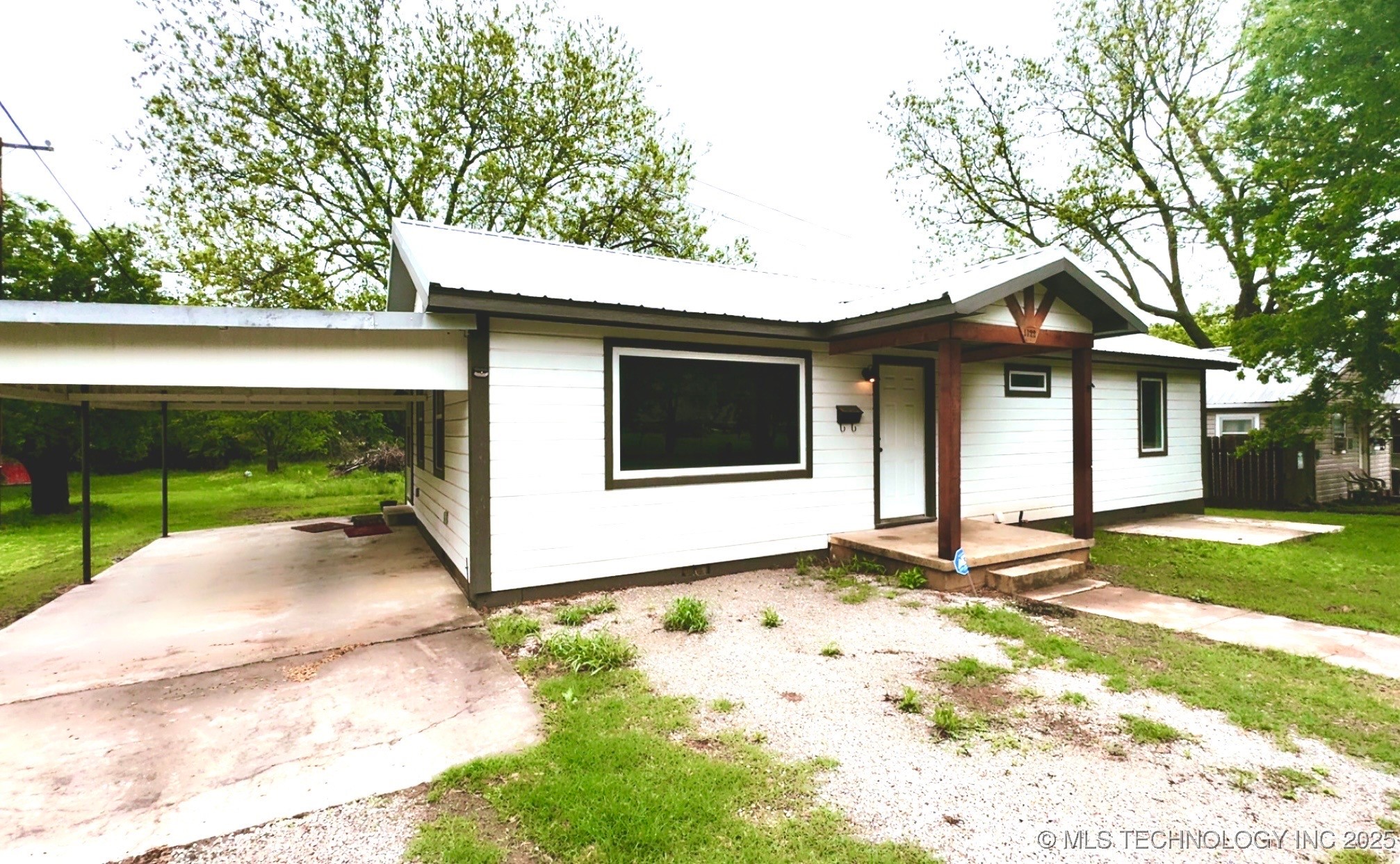 1122 W 15th Street Property Photo