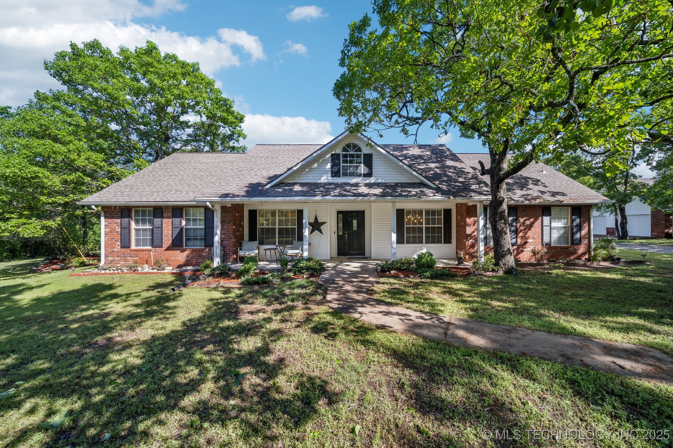 9850 N 218 Road Property Photo