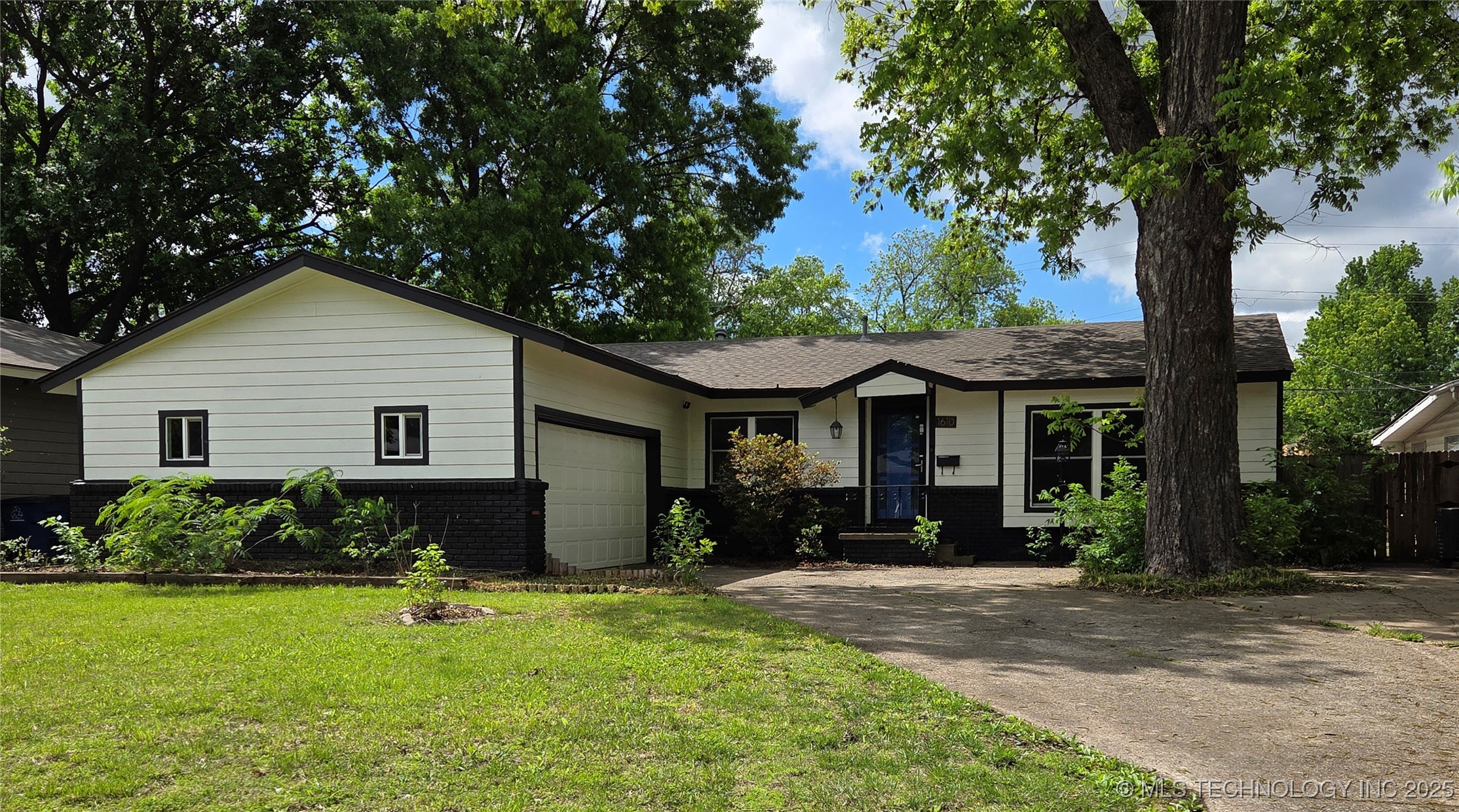 1610 E 55th Place Property Photo 1