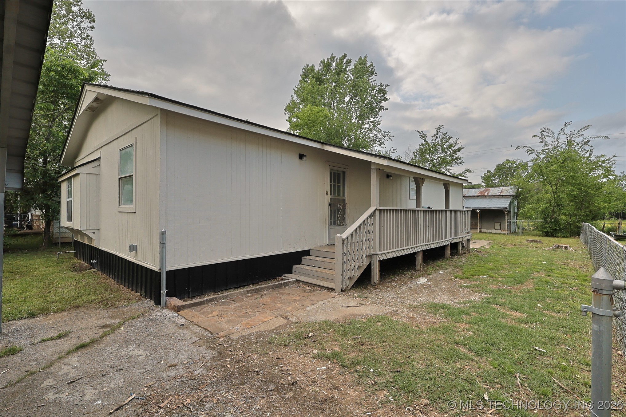 153 E Allen Street Property Photo 1