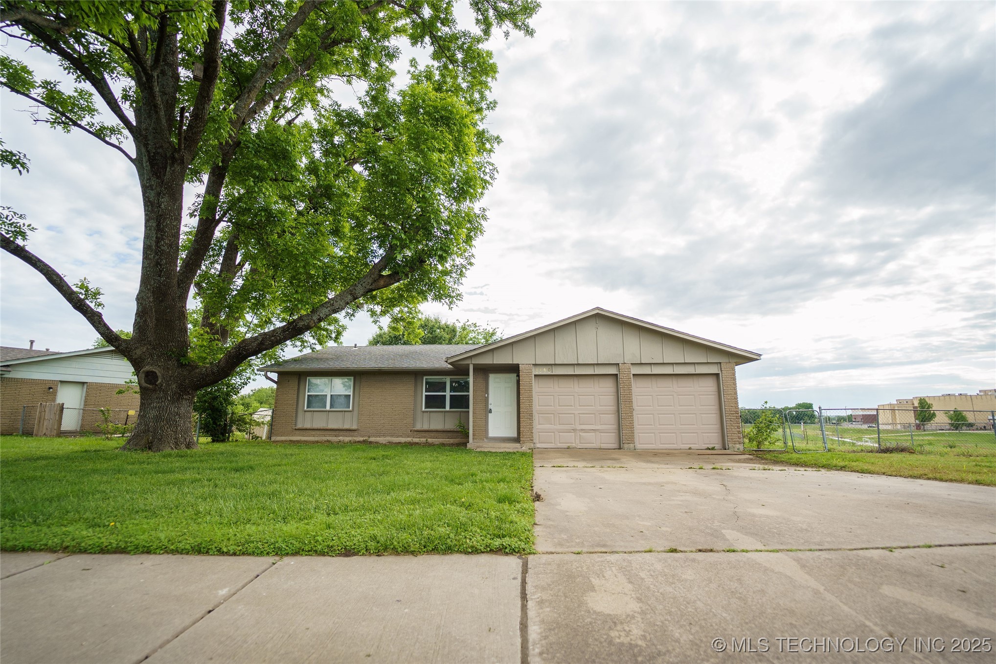 1160 S 124th East Avenue Property Photo 1