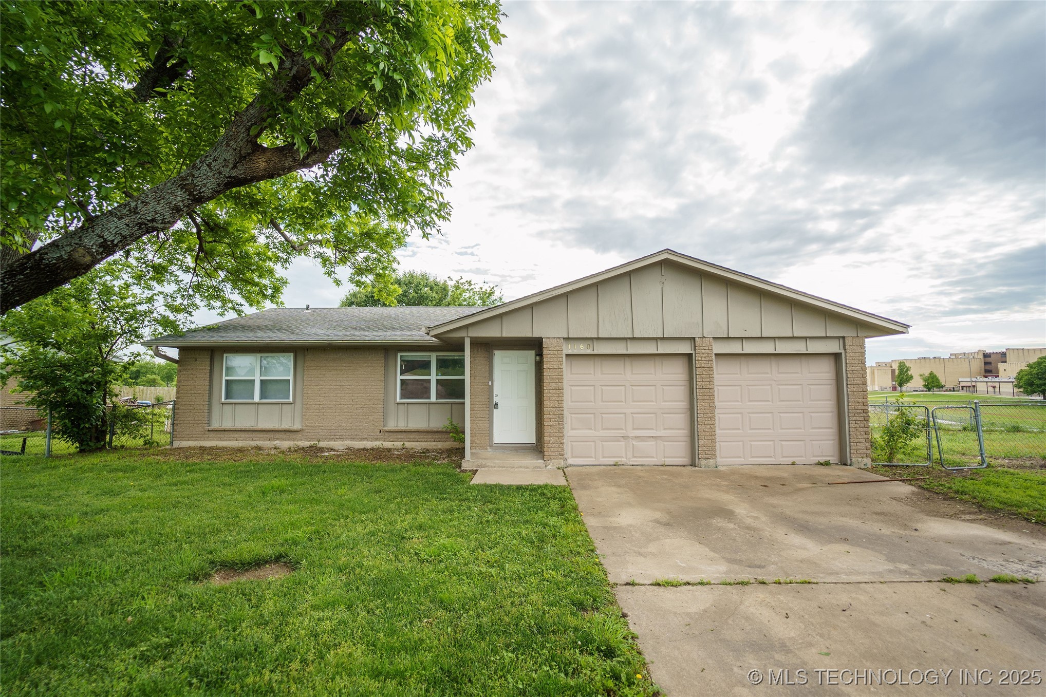 1160 S 124th East Avenue Property Photo 2