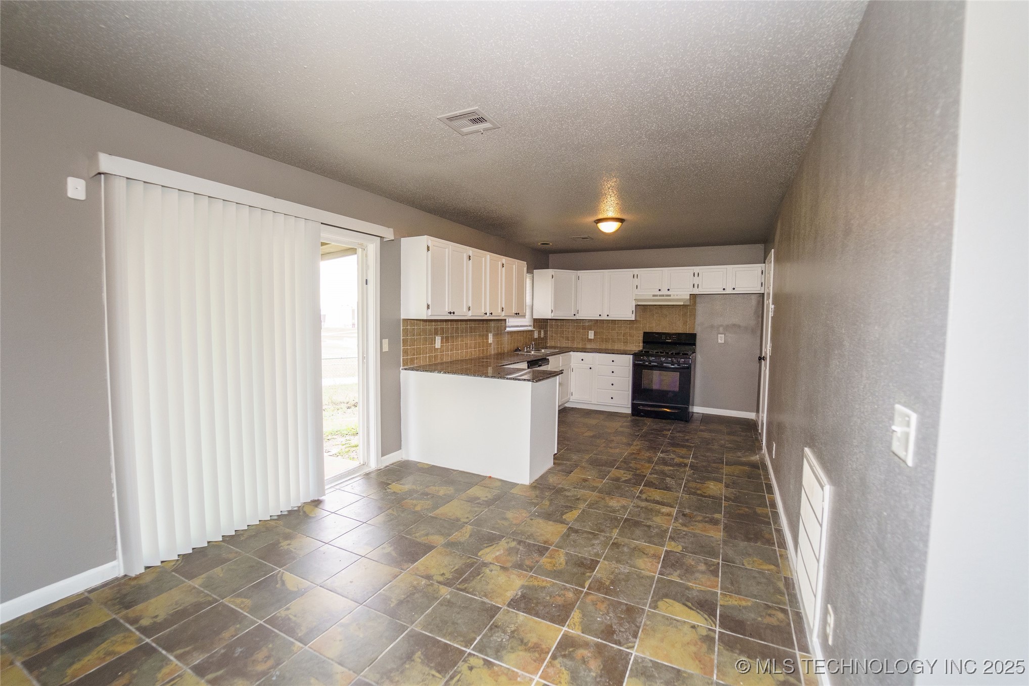 1160 S 124th East Avenue Property Photo 17