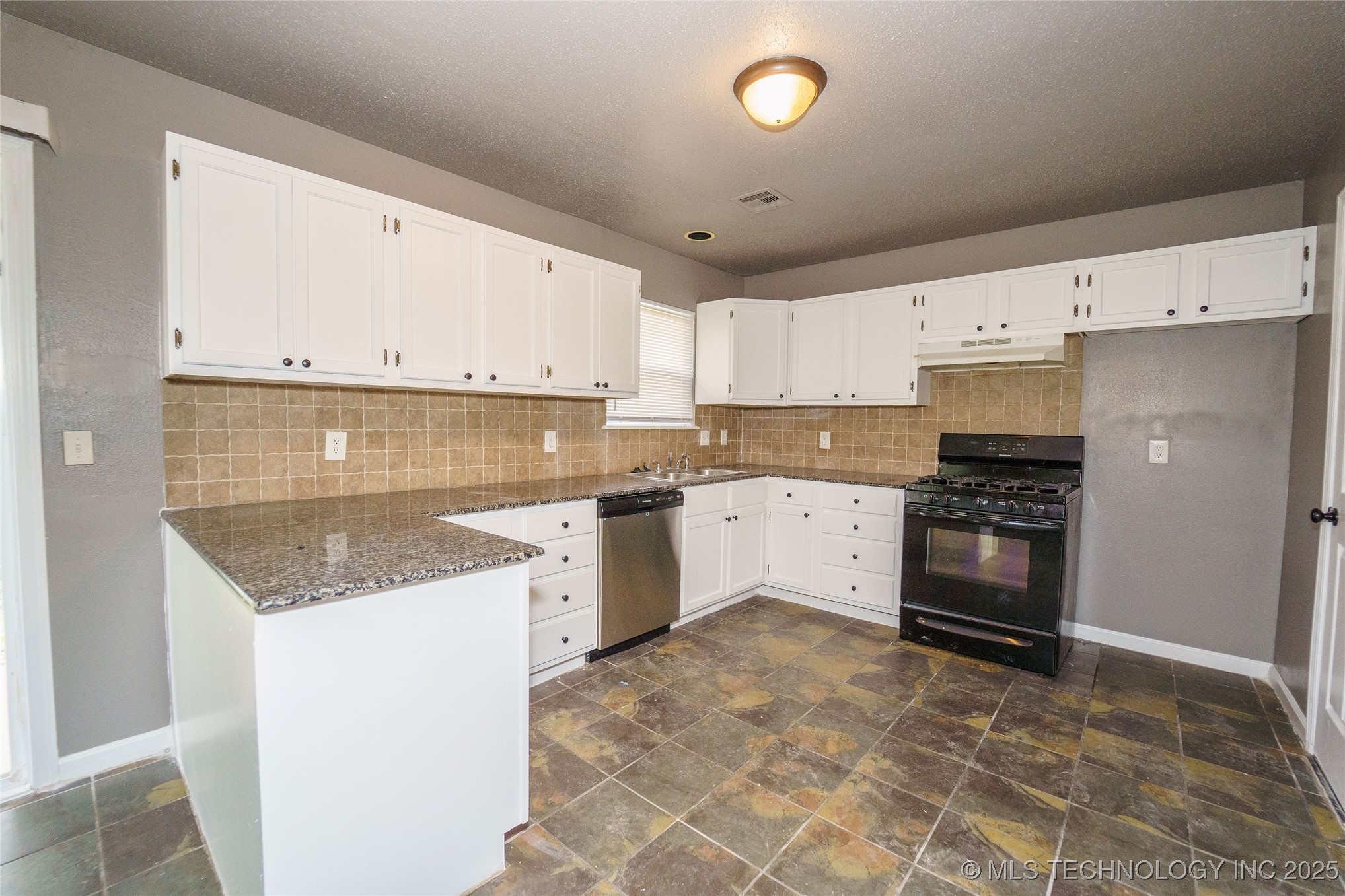 1160 S 124th East Avenue Property Photo 18