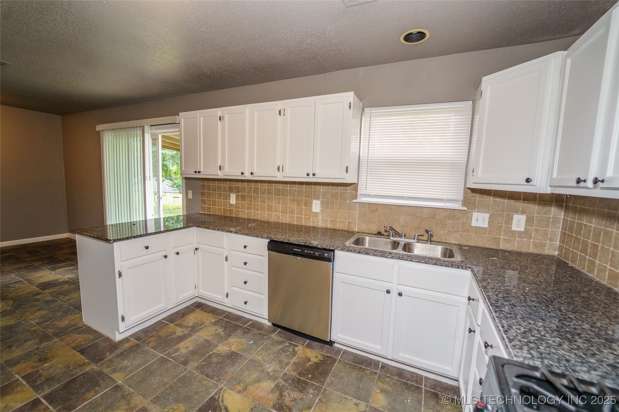 1160 S 124th East Avenue Property Photo 20