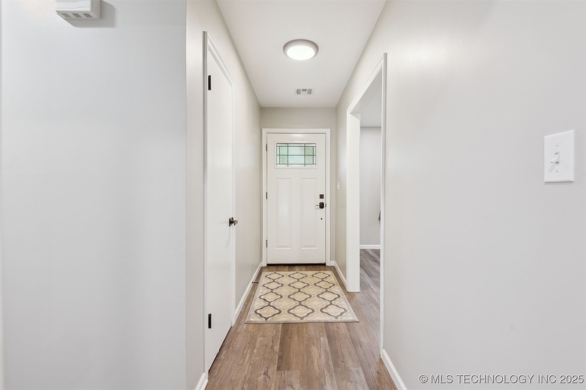 4619 S Lakewood Avenue Property Photo 4