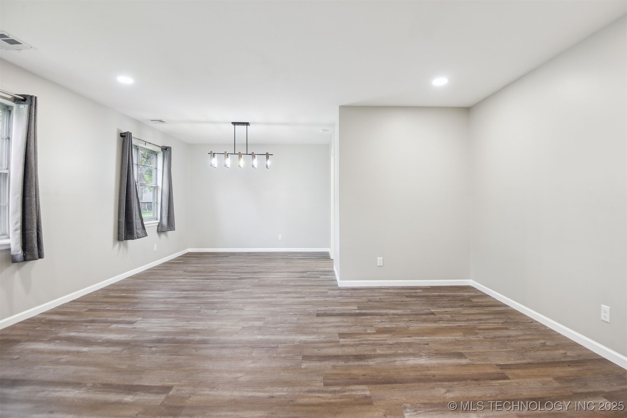 4619 S Lakewood Avenue Property Photo 13