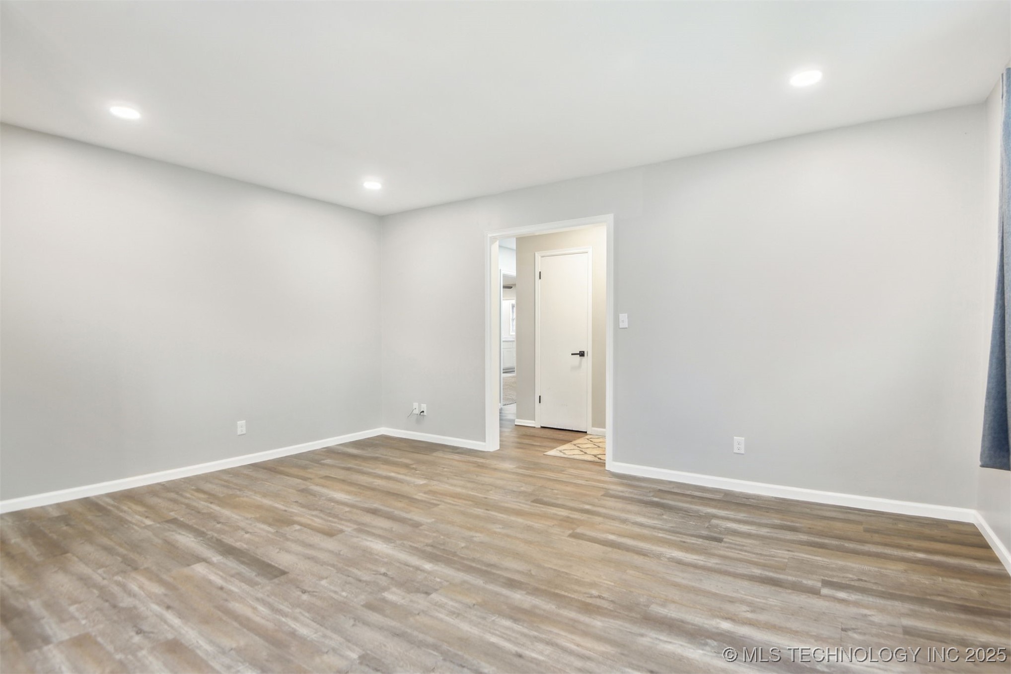 4619 S Lakewood Avenue Property Photo 15