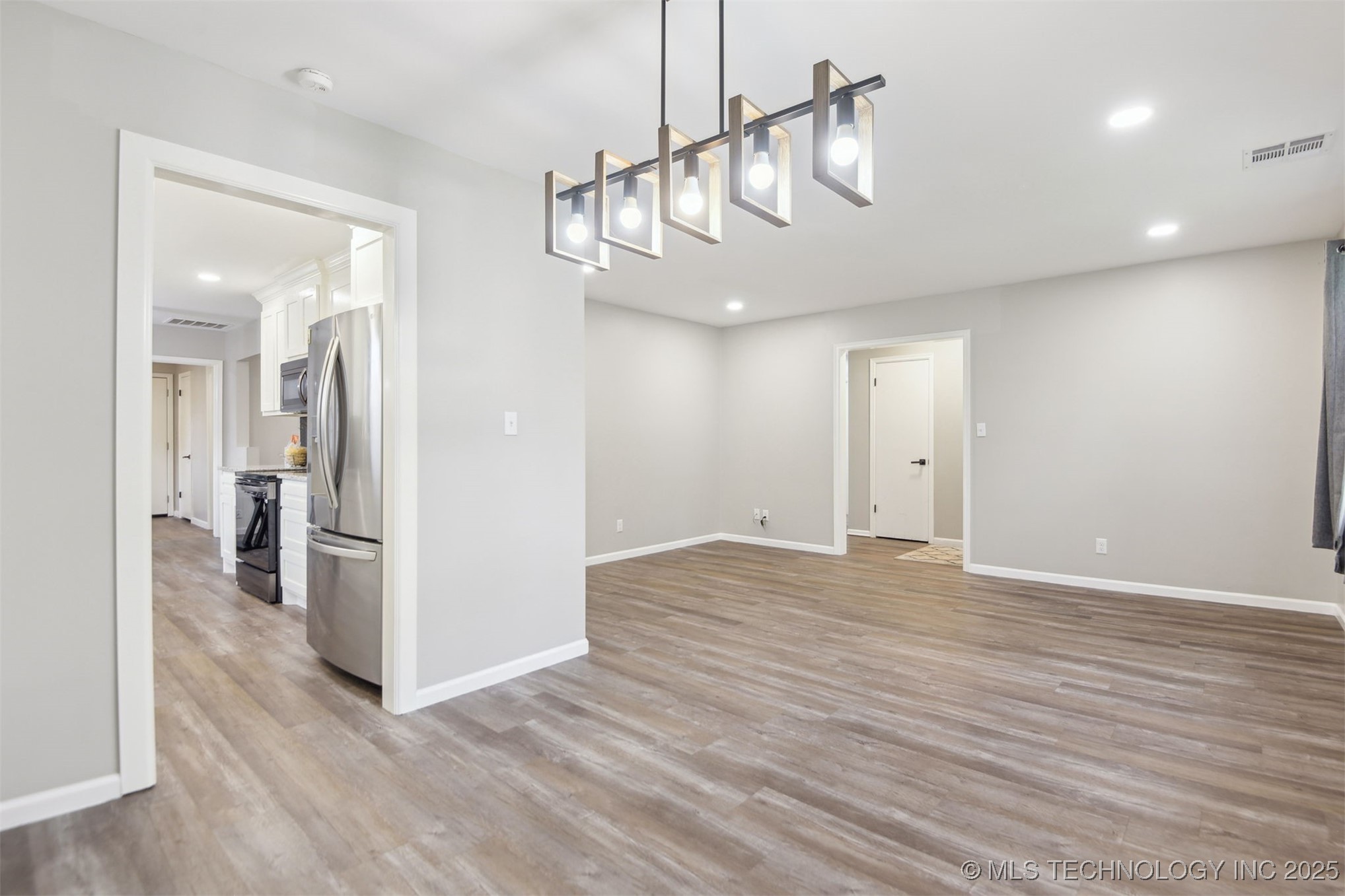 4619 S Lakewood Avenue Property Photo 17