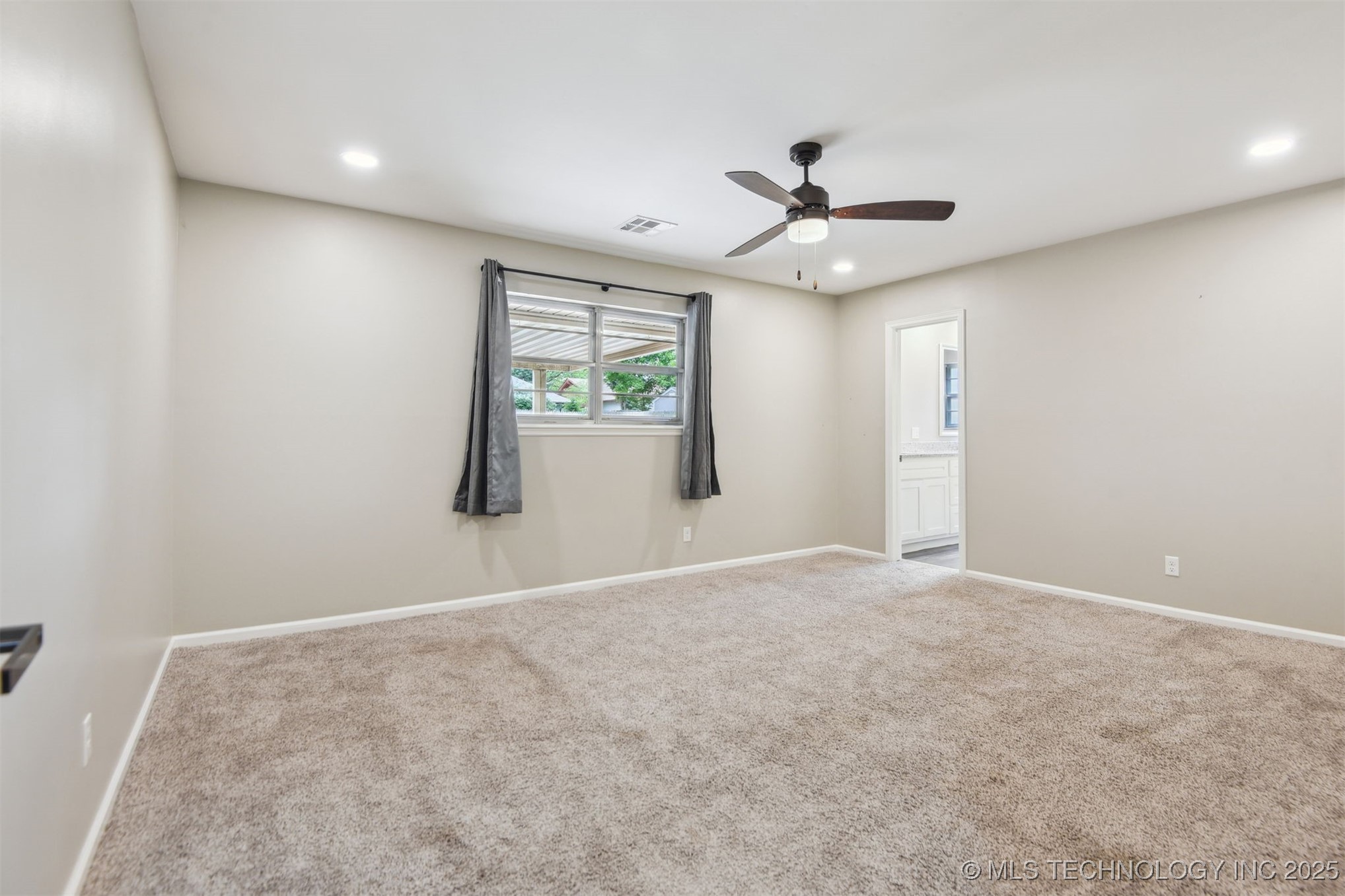 4619 S Lakewood Avenue Property Photo 18