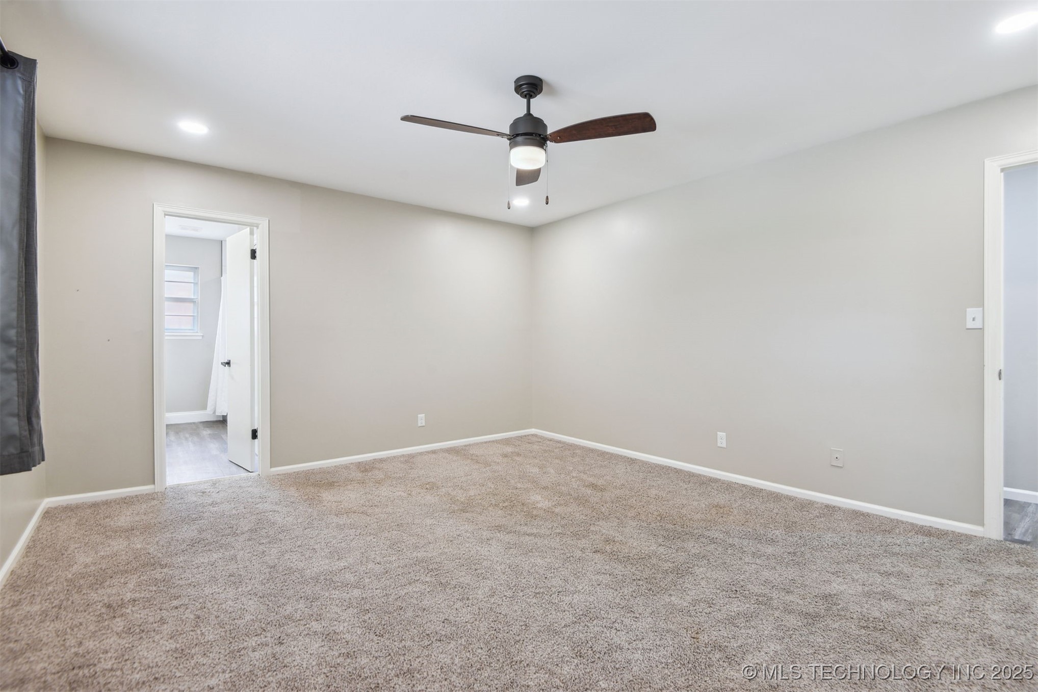 4619 S Lakewood Avenue Property Photo 19