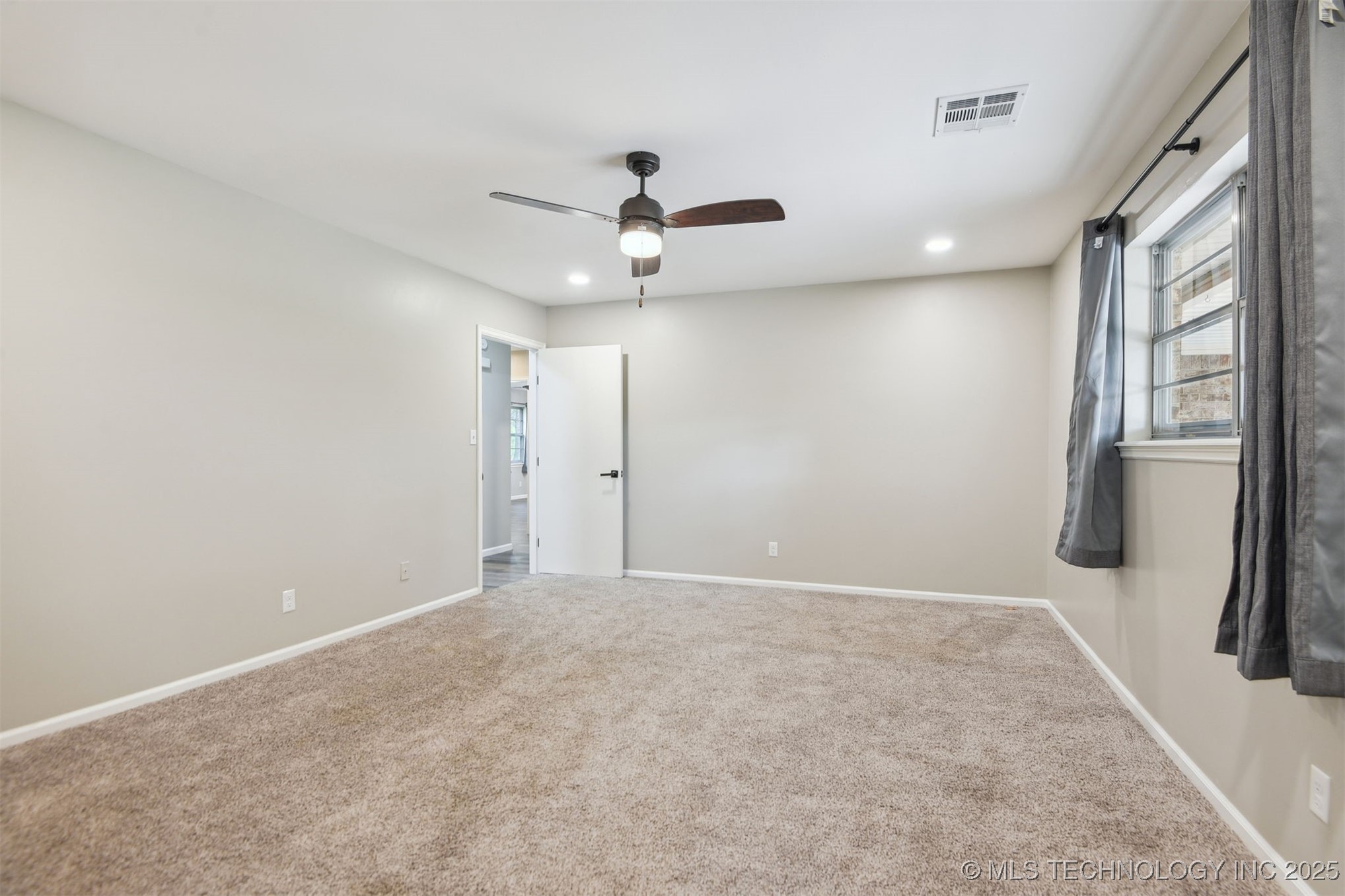 4619 S Lakewood Avenue Property Photo 20