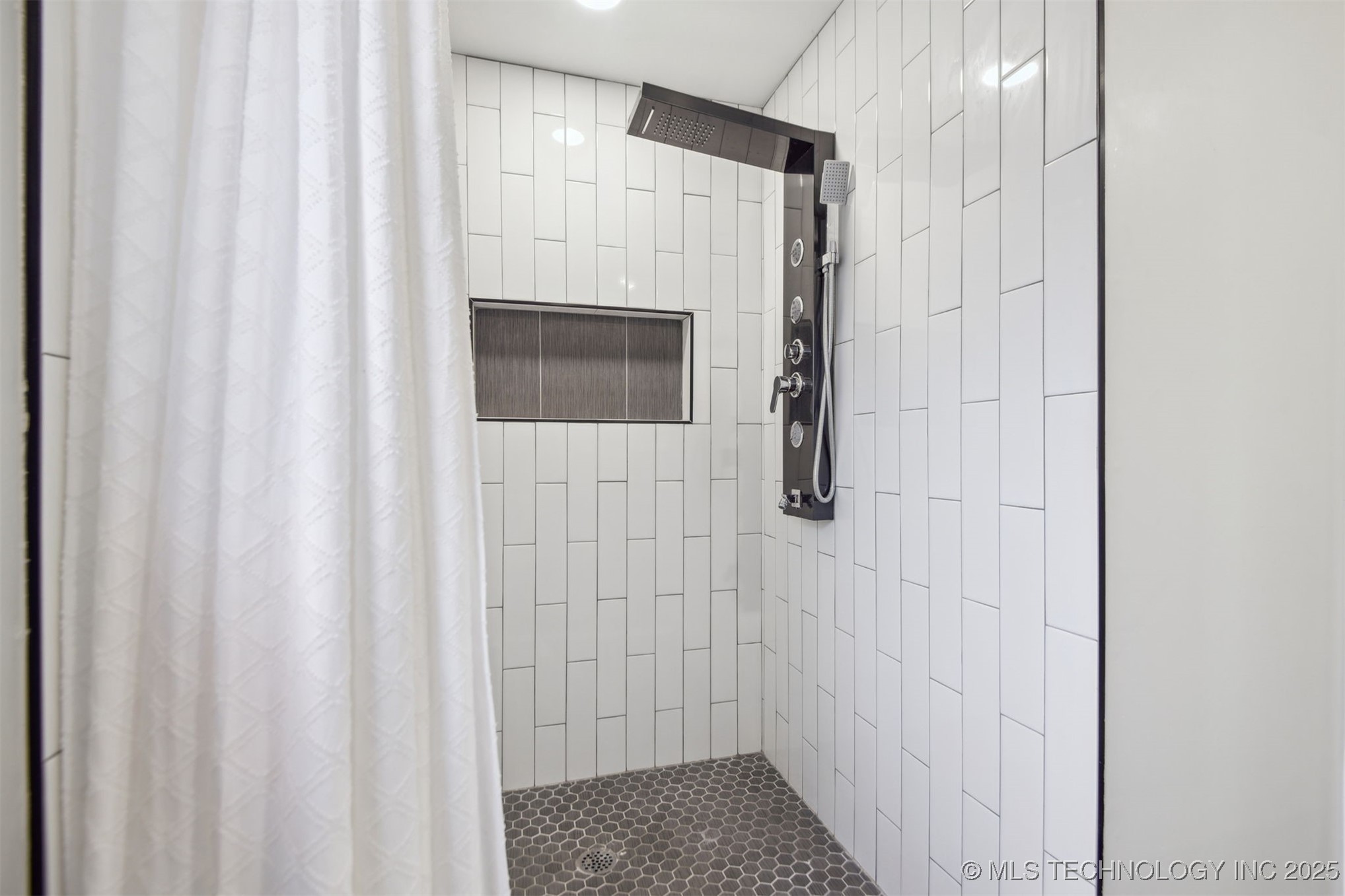4619 S Lakewood Avenue Property Photo 22