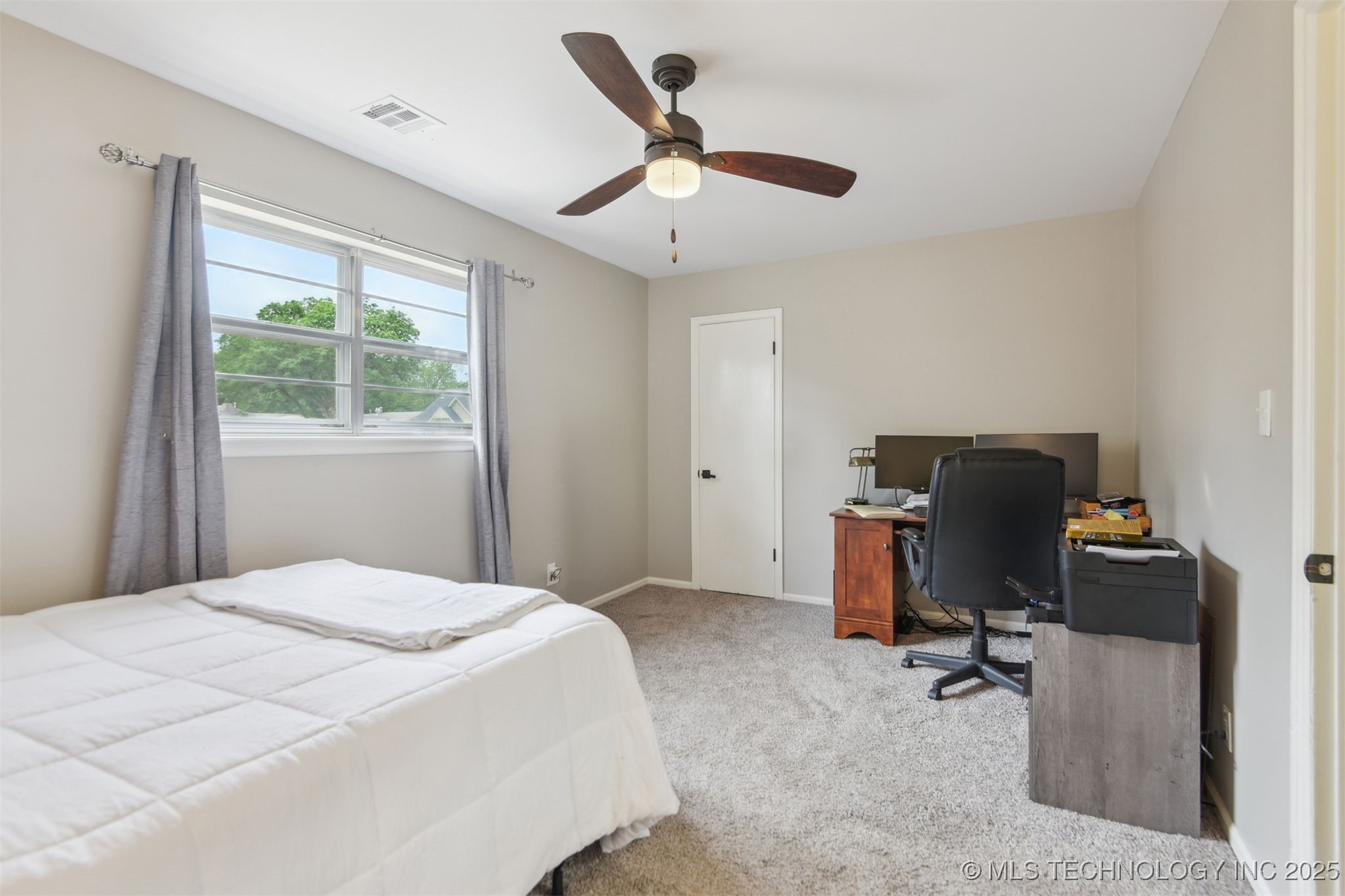 4619 S Lakewood Avenue Property Photo 23