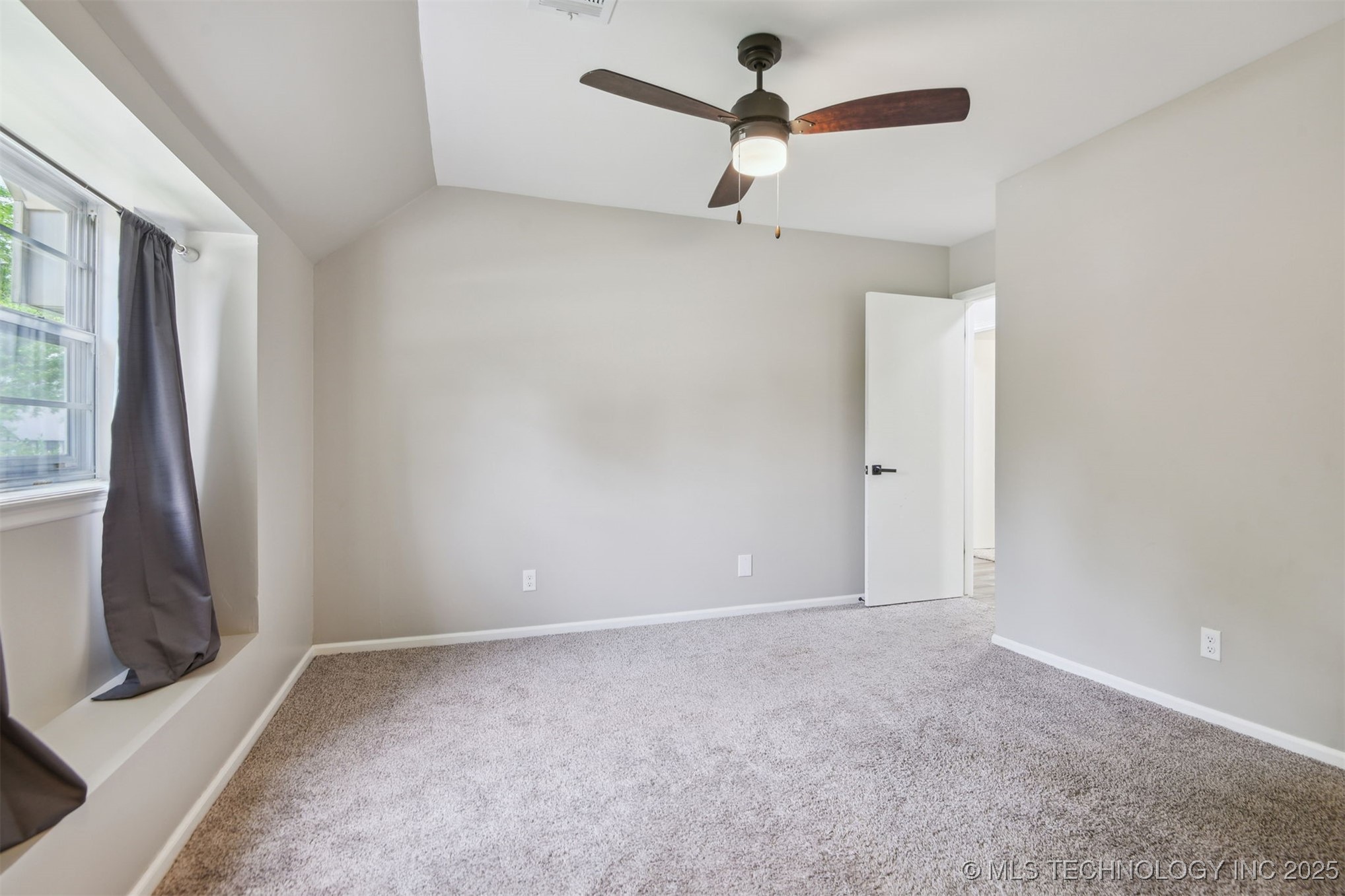 4619 S Lakewood Avenue Property Photo 28