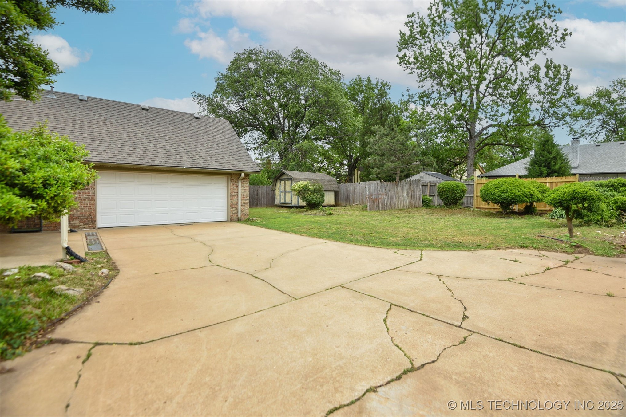 4619 S Lakewood Avenue Property Photo 34