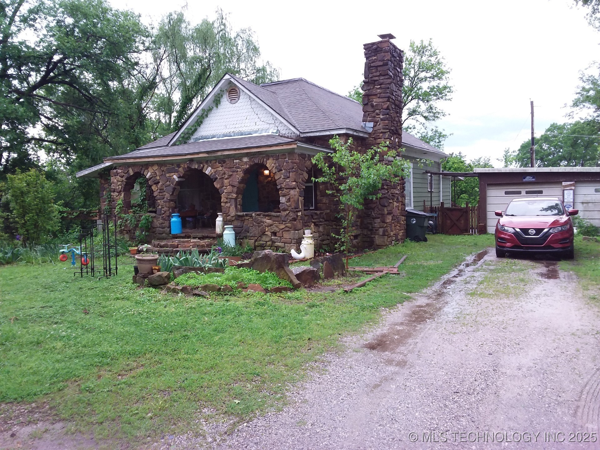 1324 E Hickory Street Property Photo