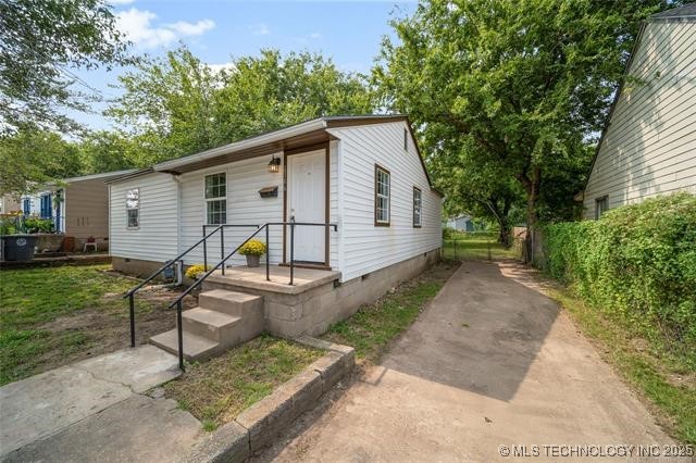 1146 N Harvard Avenue Property Photo 2