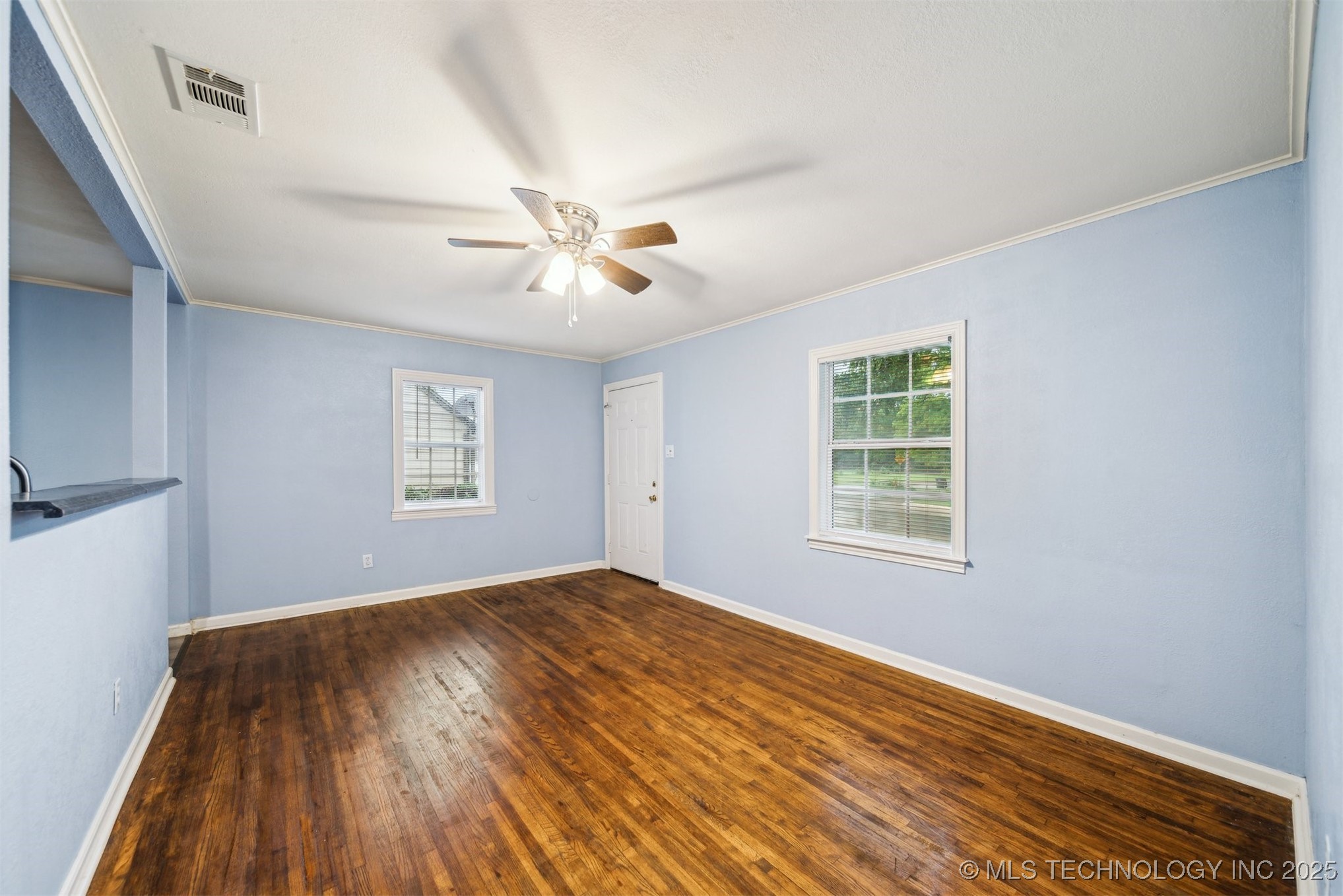 1146 N Harvard Avenue Property Photo 3
