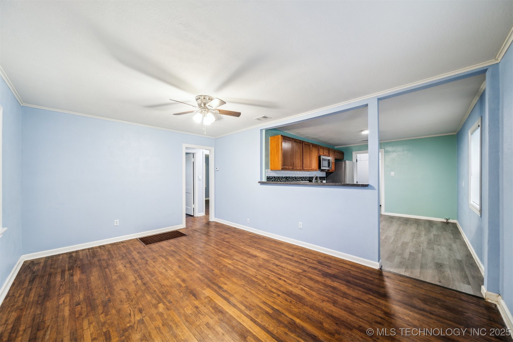 1146 N Harvard Avenue Property Photo 4