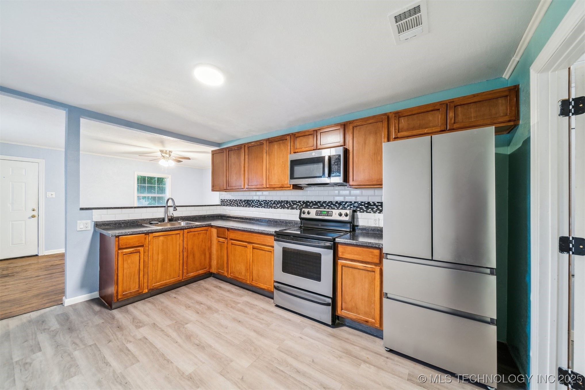 1146 N Harvard Avenue Property Photo 5