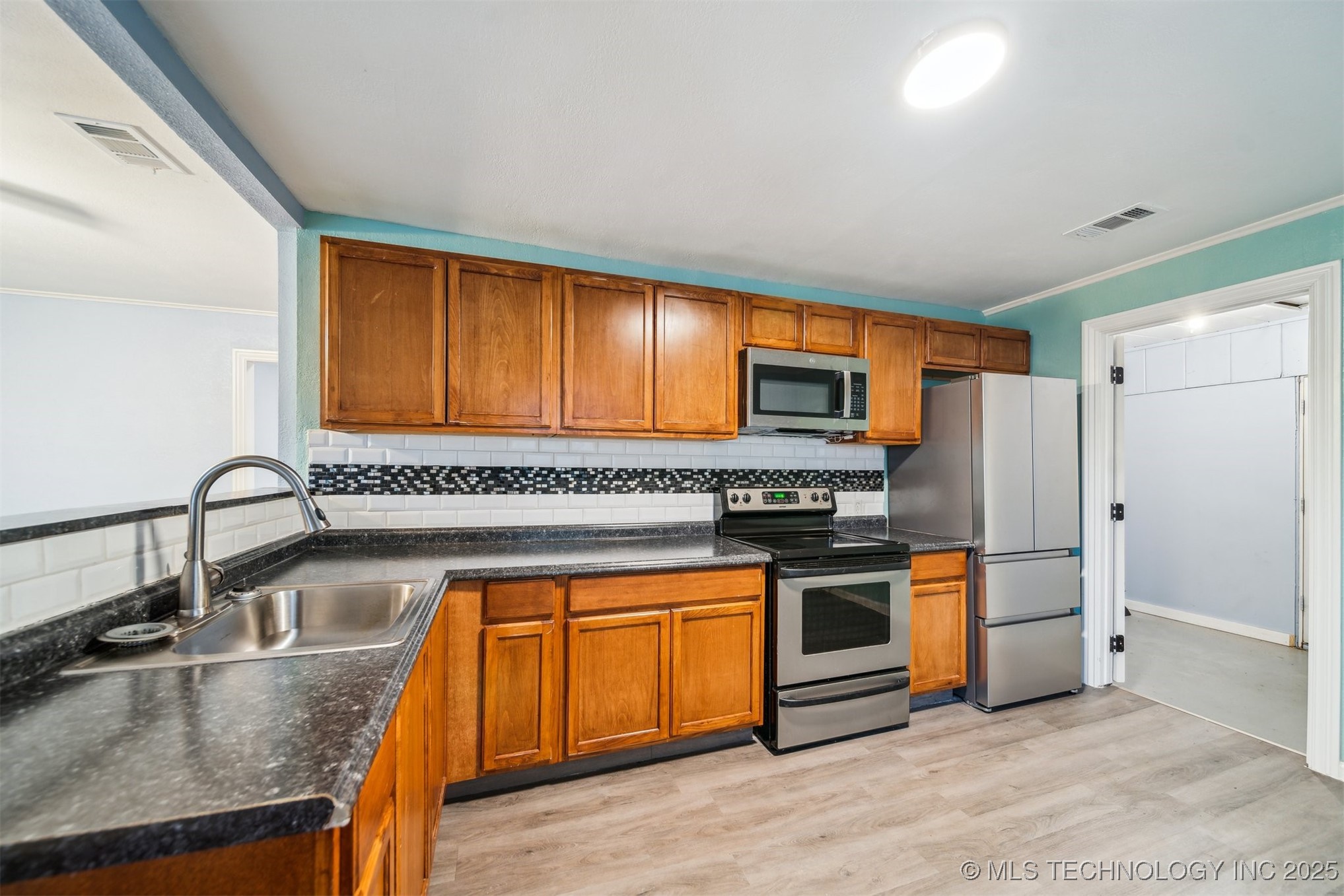 1146 N Harvard Avenue Property Photo 6