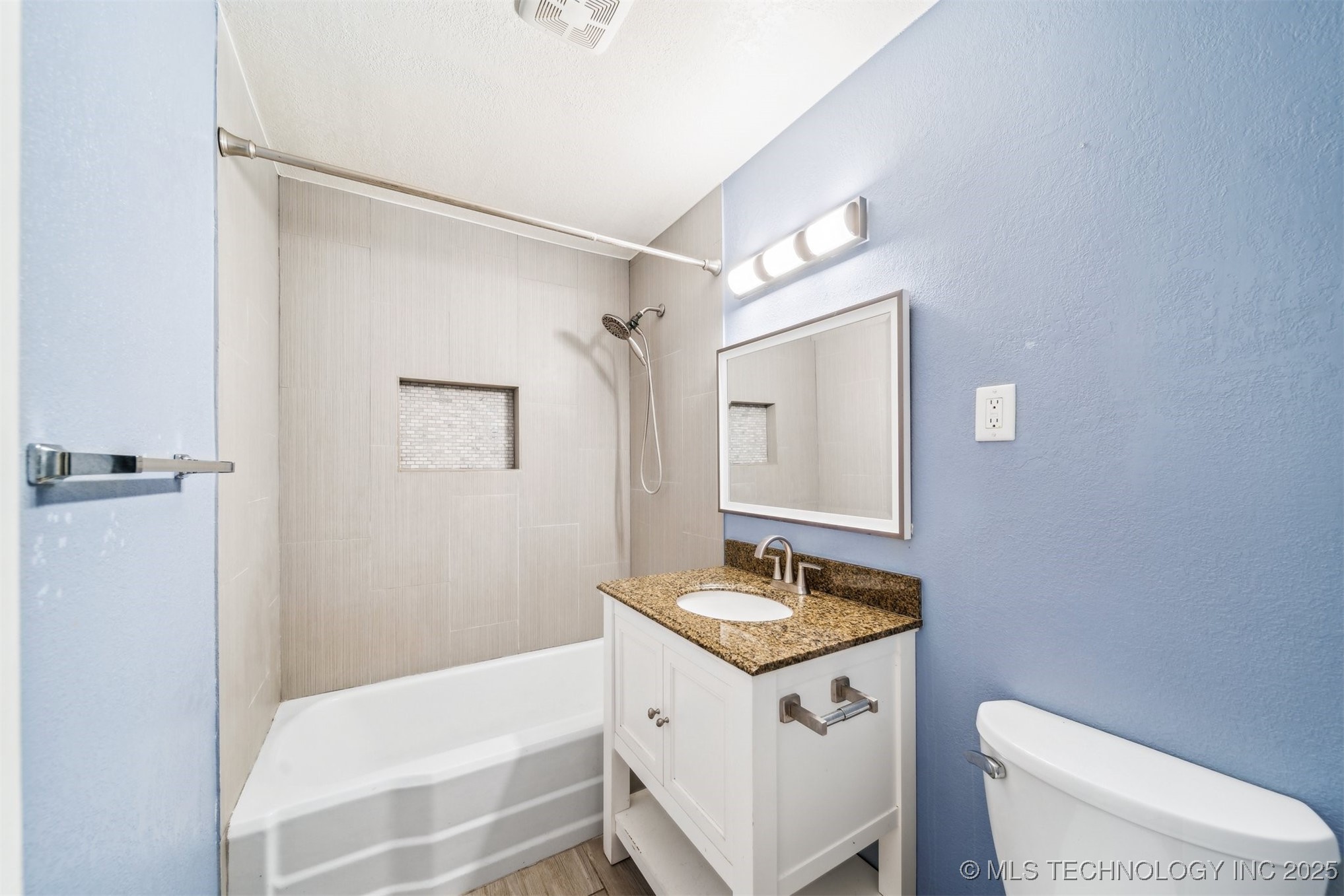 1146 N Harvard Avenue Property Photo 11