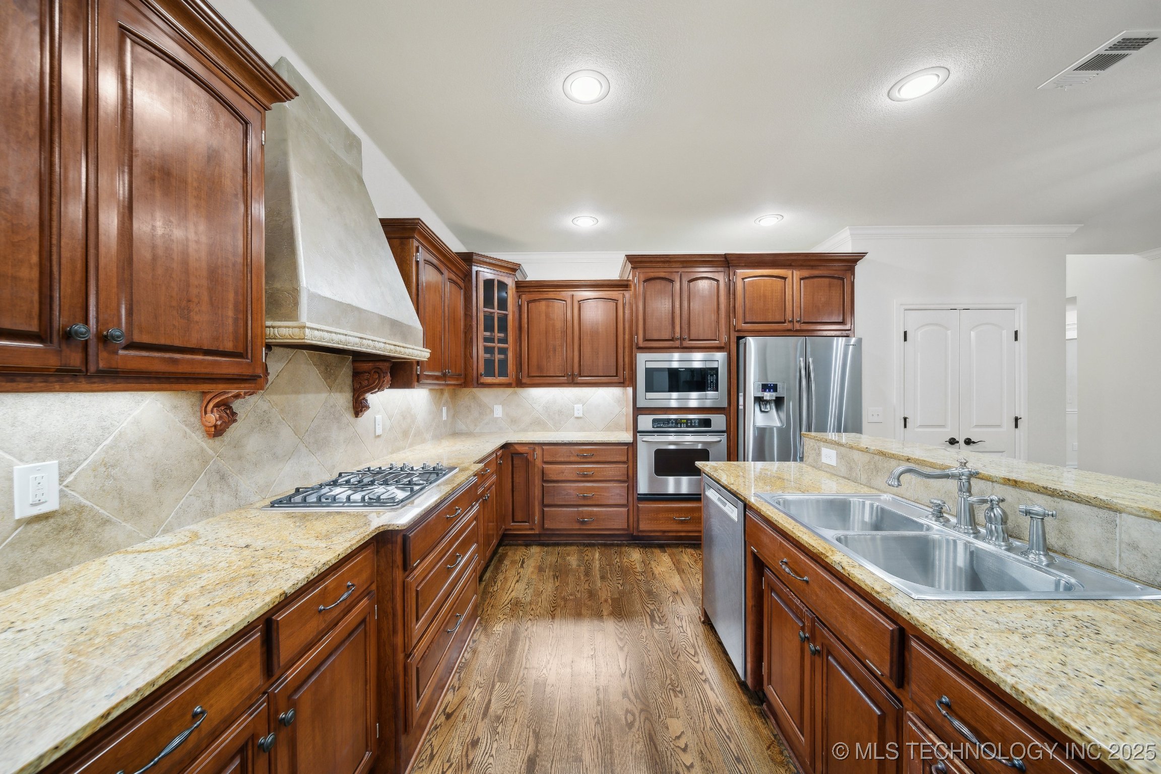 9317 S 75th East Avenue Property Photo 15