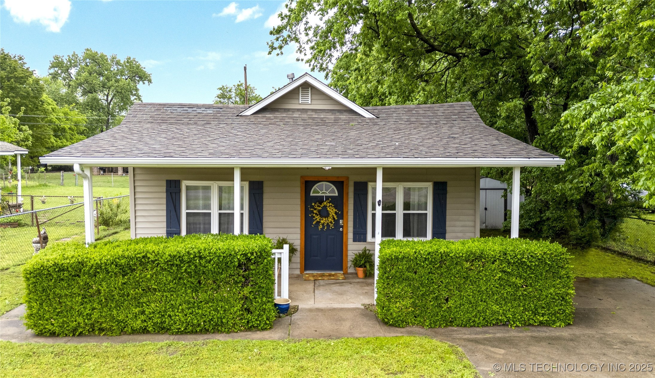 109 E Burnham Avenue Property Photo 1