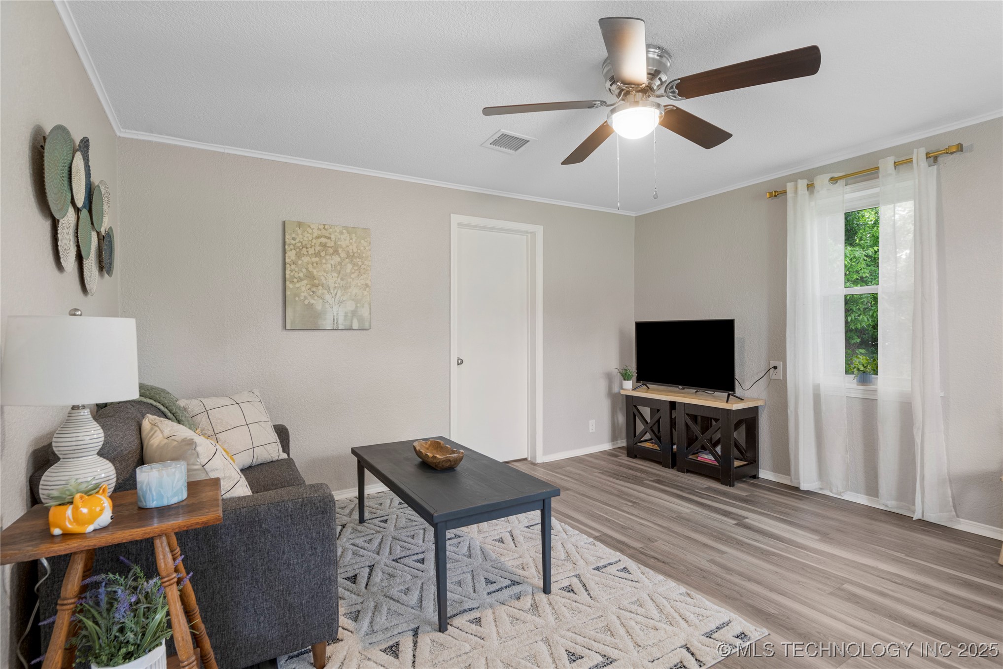 109 E Burnham Avenue Property Photo 5