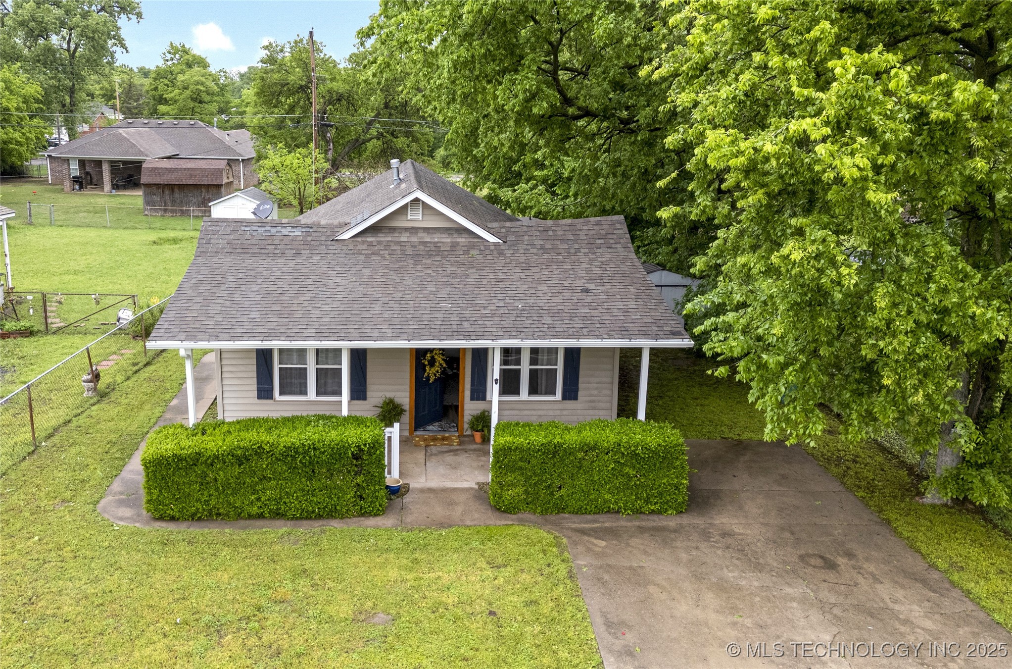 109 E Burnham Avenue Property Photo 32