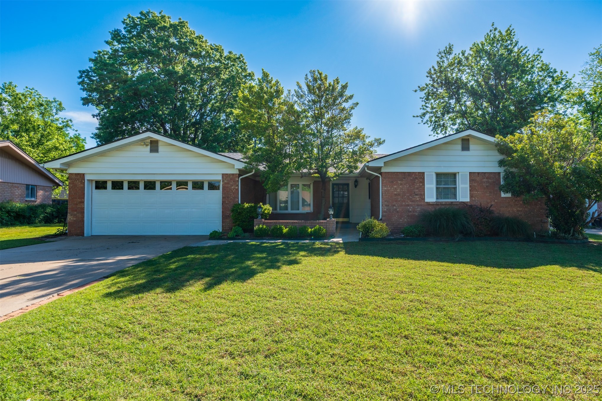2305 S Hickory Place Property Photo 1