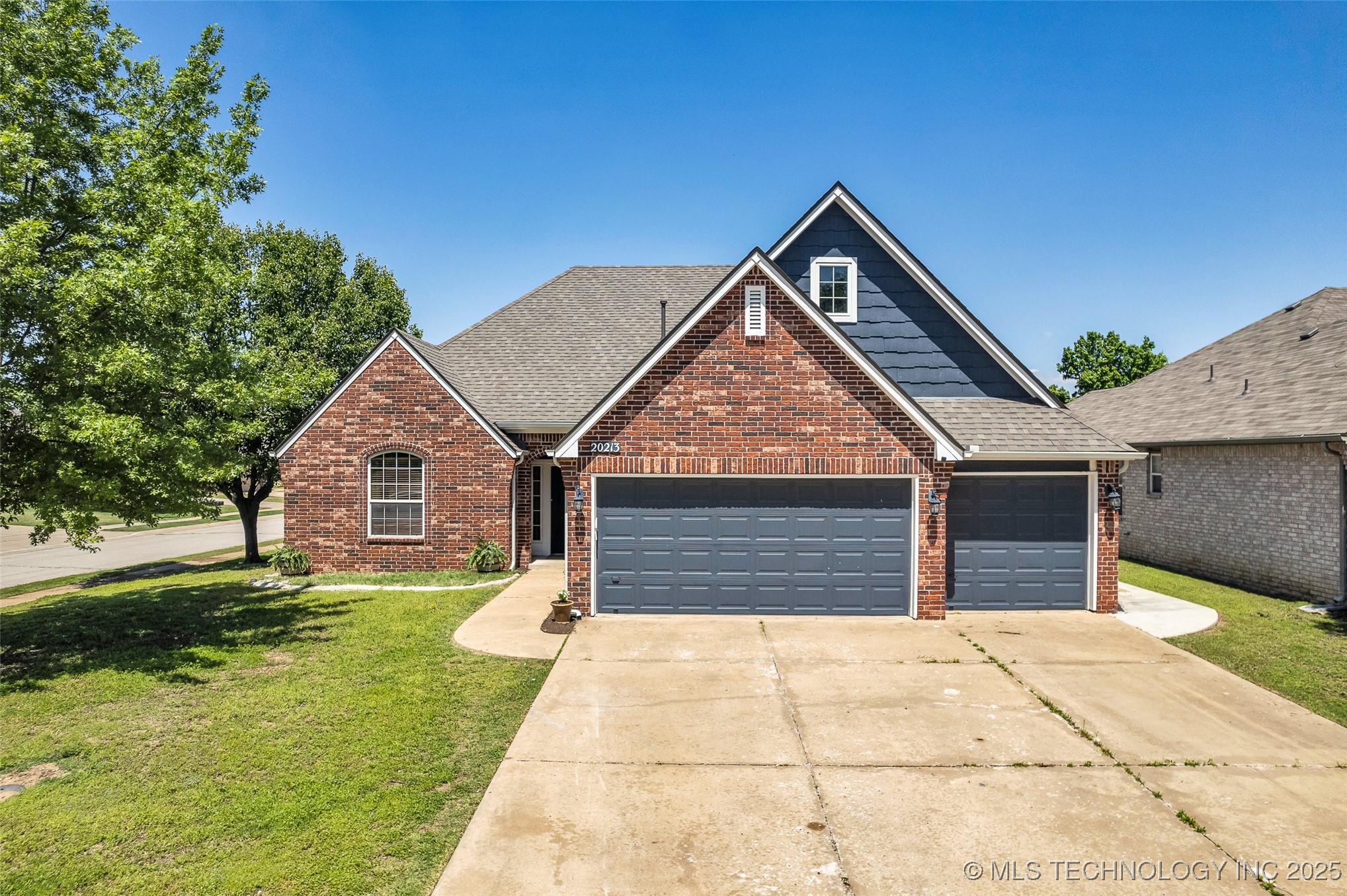 20213 E 33rd Place S Property Photo 1