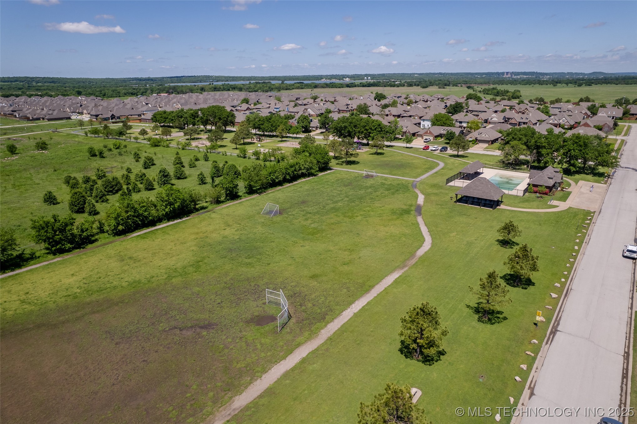 20213 E 33rd Place S Property Photo 4