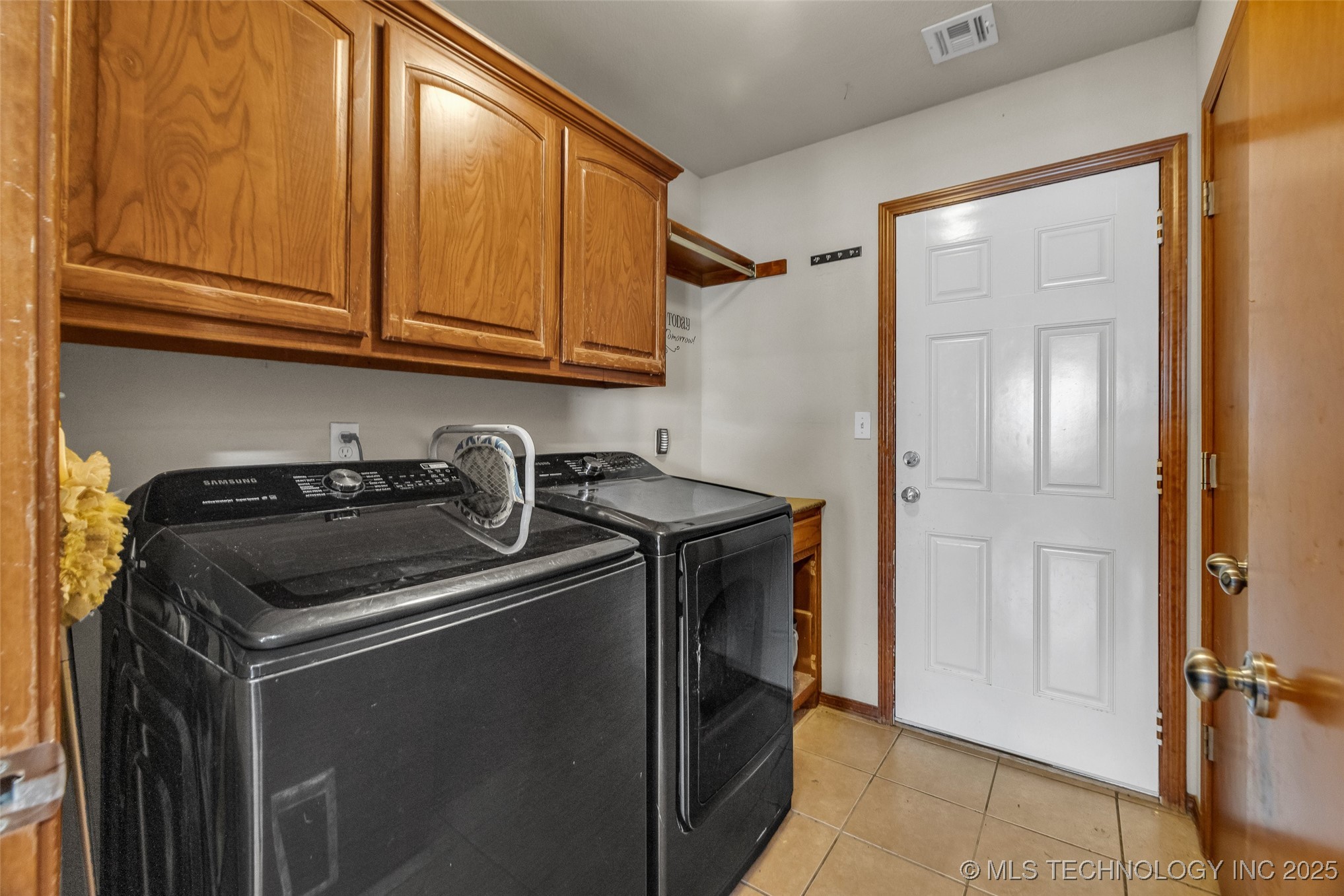 20213 E 33rd Place S Property Photo 38