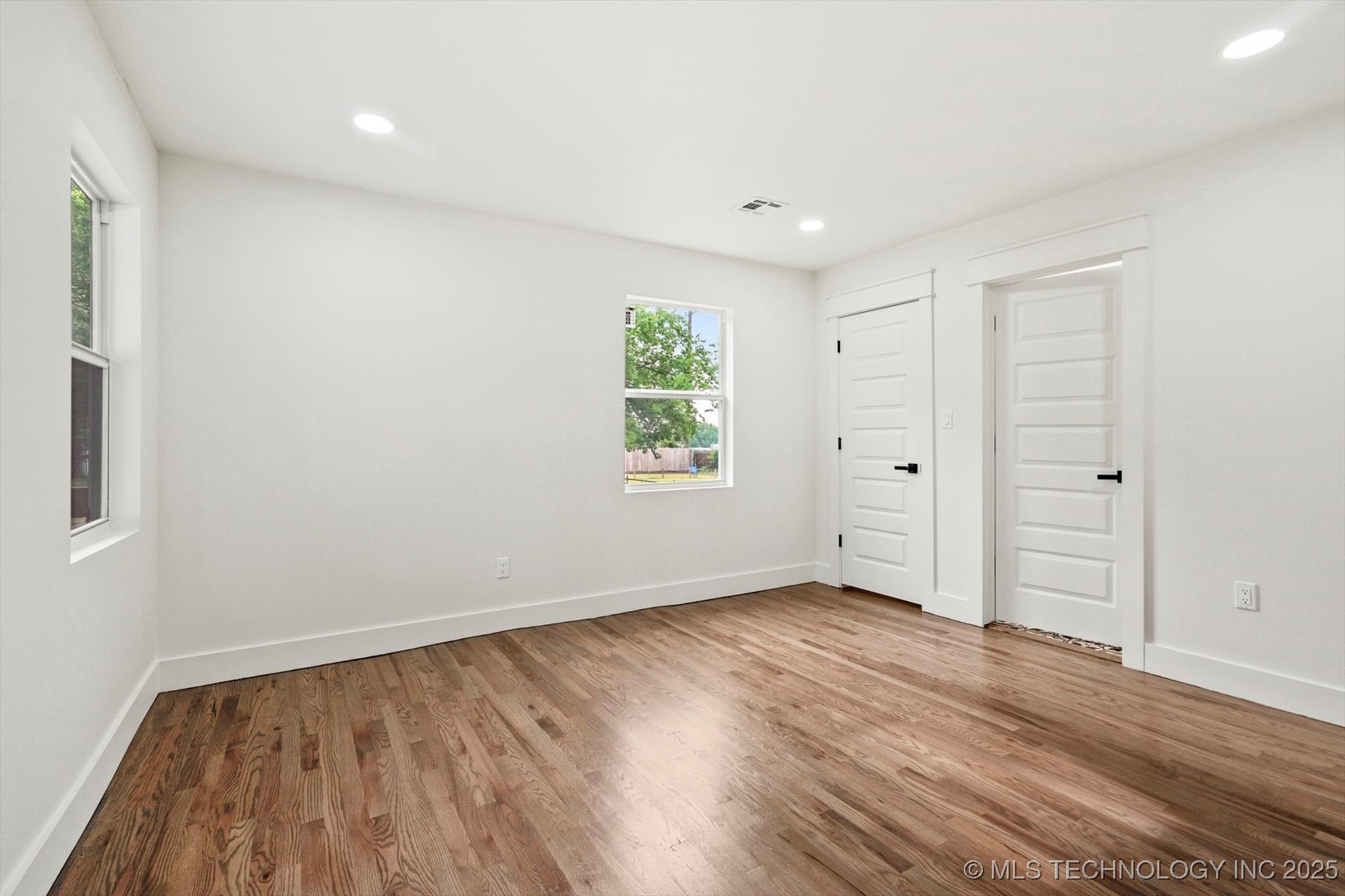 1615 N 68th East Avenue Property Photo 15