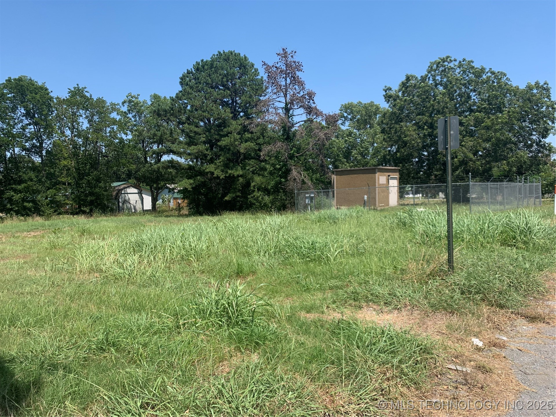 643 W Cedar Property Photo 2