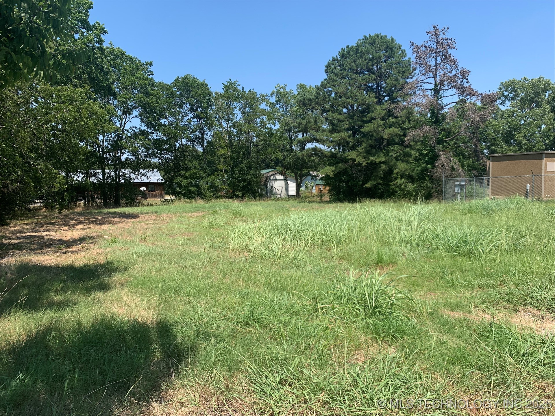 643 W Cedar Property Photo 3