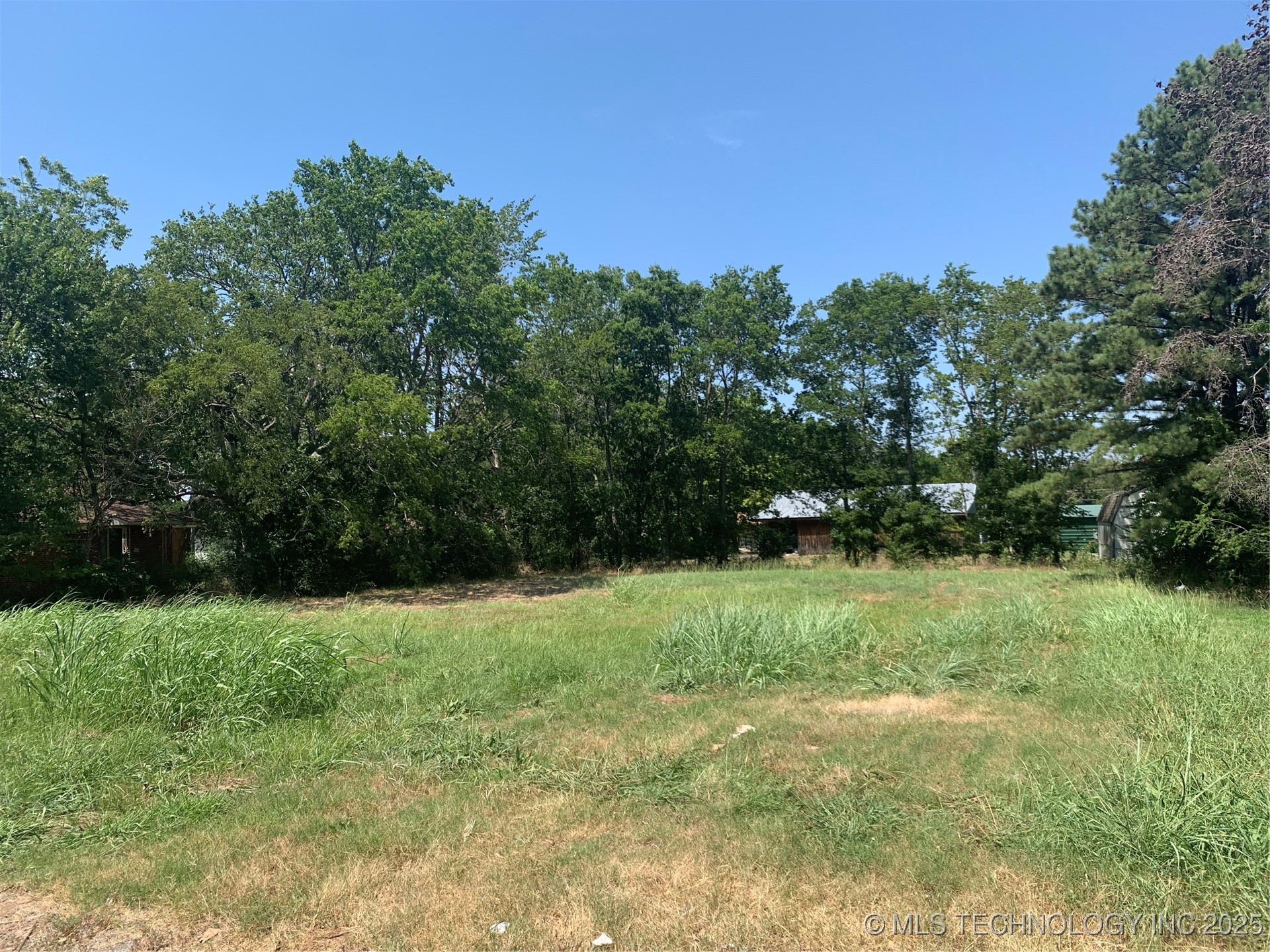 643 W Cedar Property Photo 4
