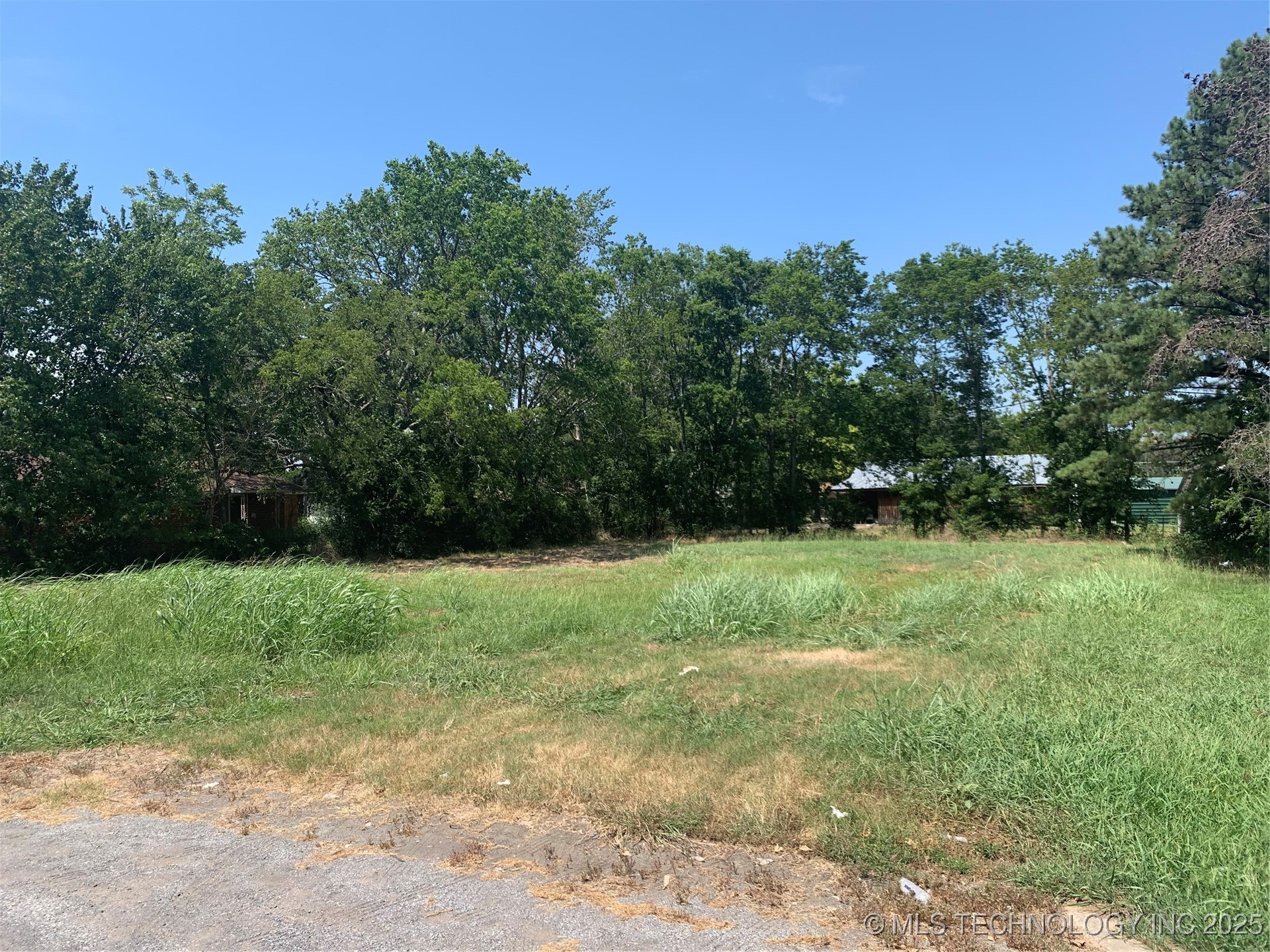 643 W Cedar Property Photo 5