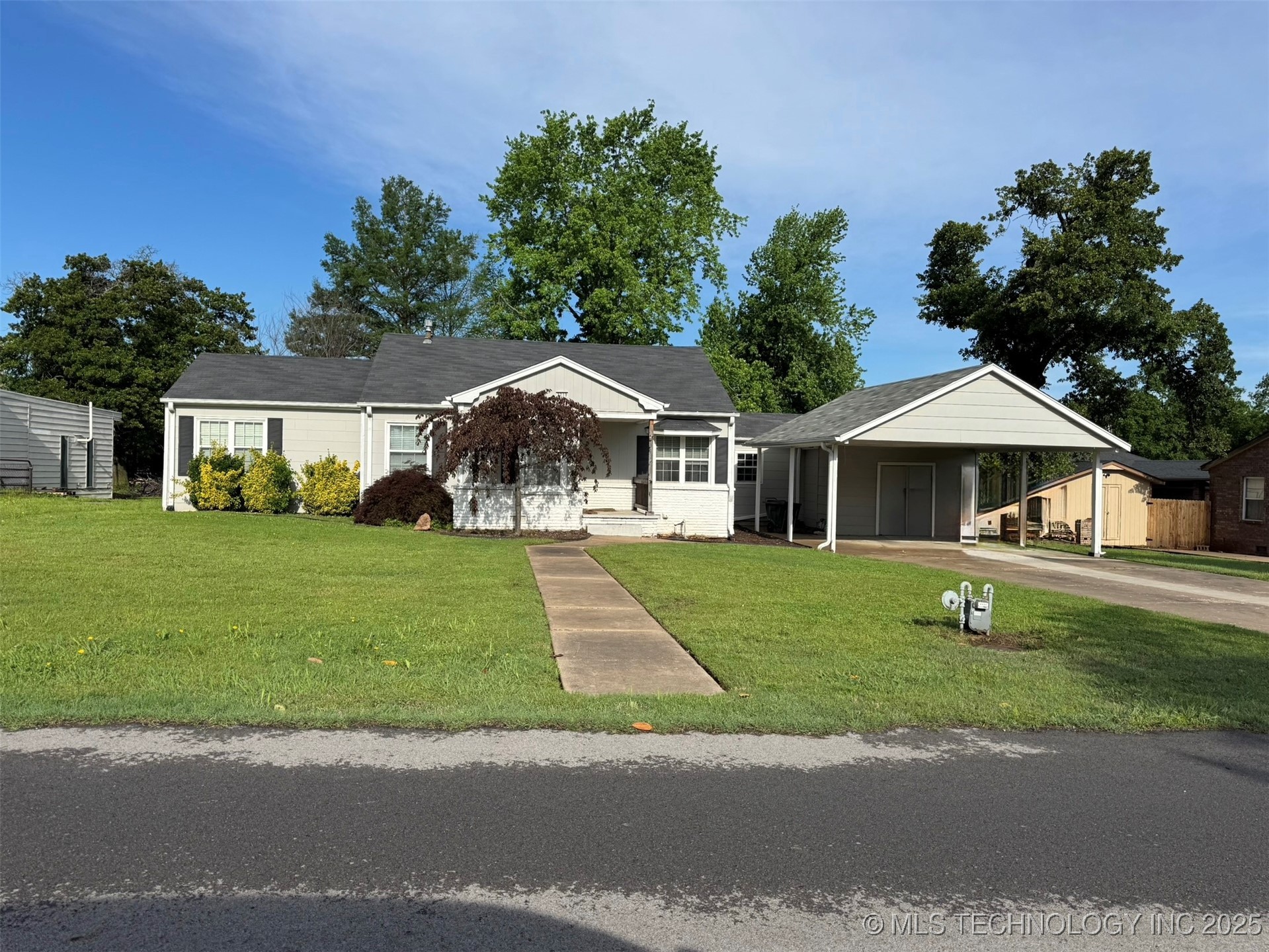 3210 Summit Boulevard Property Photo 1
