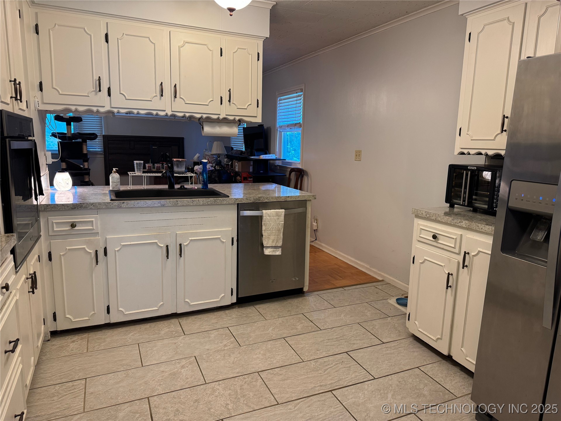 3210 Summit Boulevard Property Photo 4