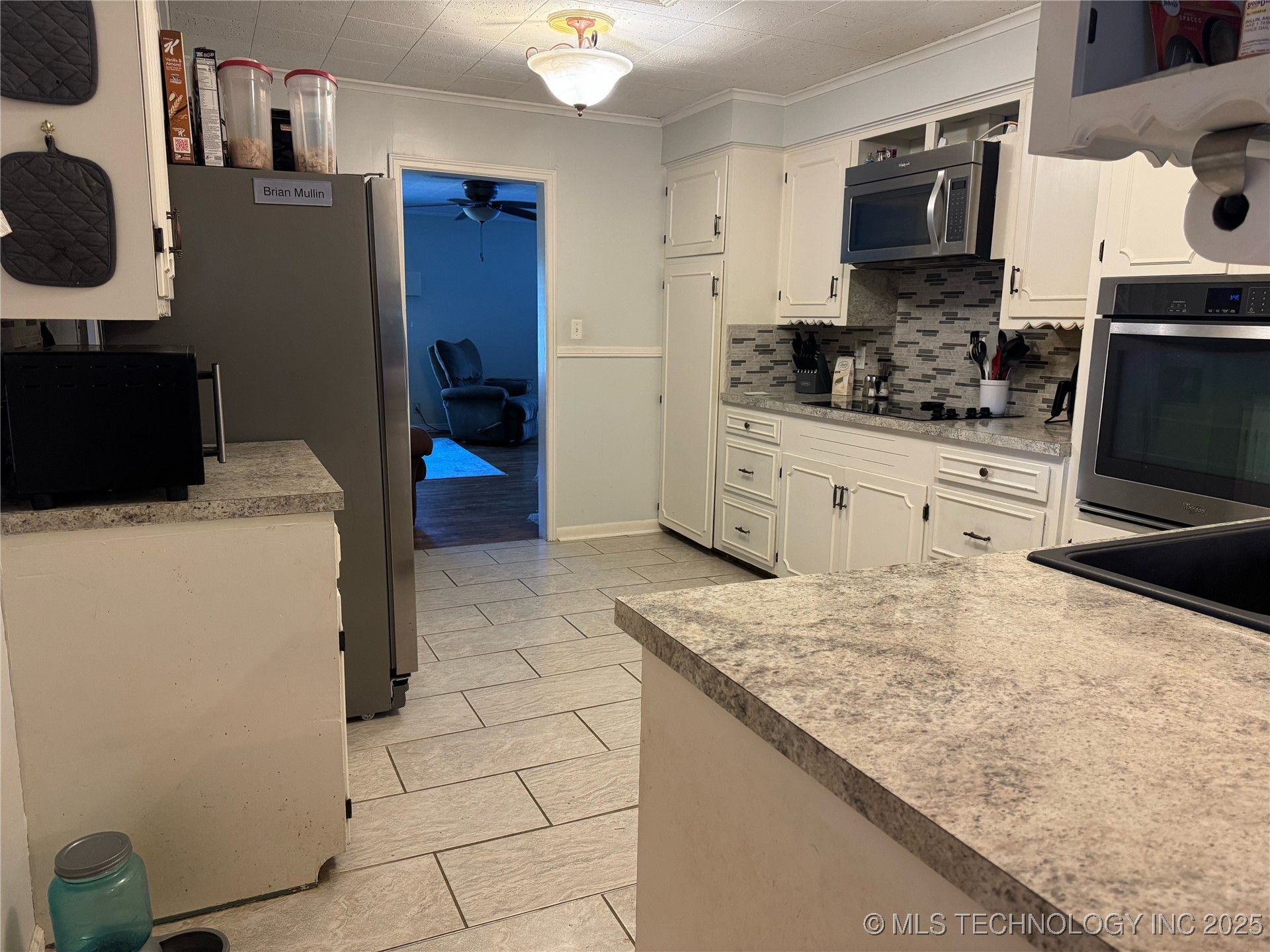 3210 Summit Boulevard Property Photo 9