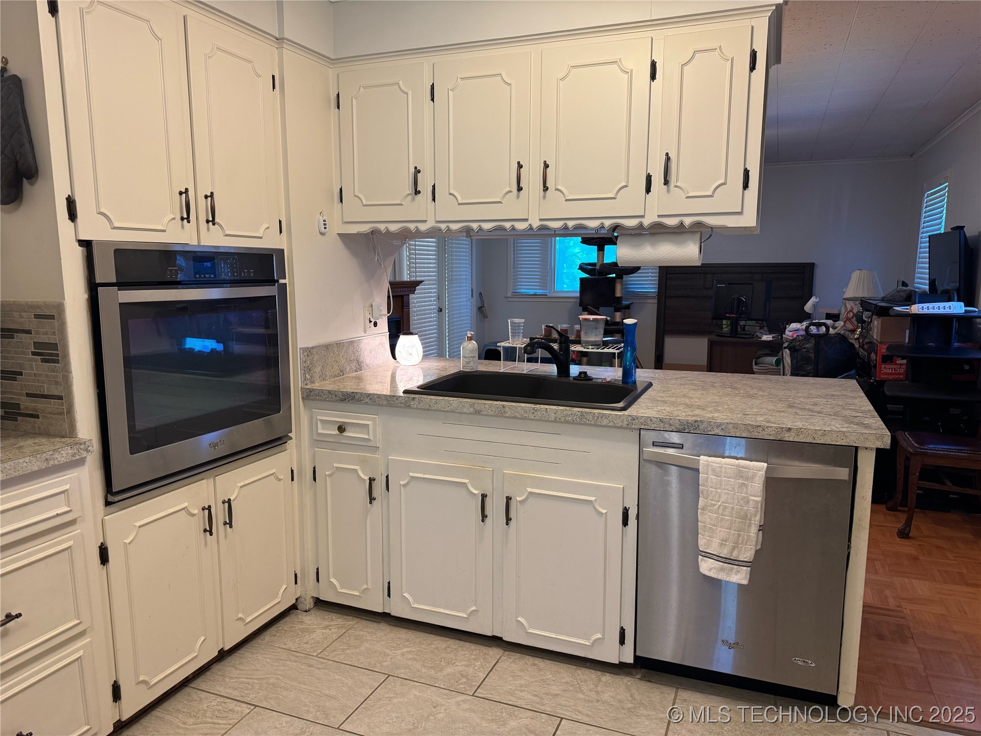 3210 Summit Boulevard Property Photo 10