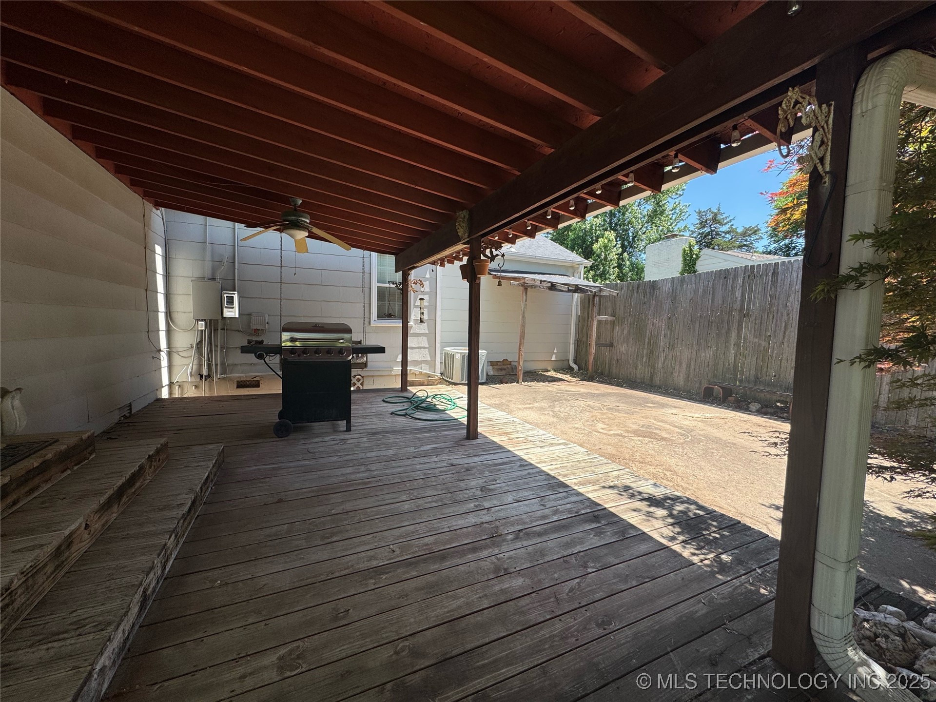 3210 Summit Boulevard Property Photo 32