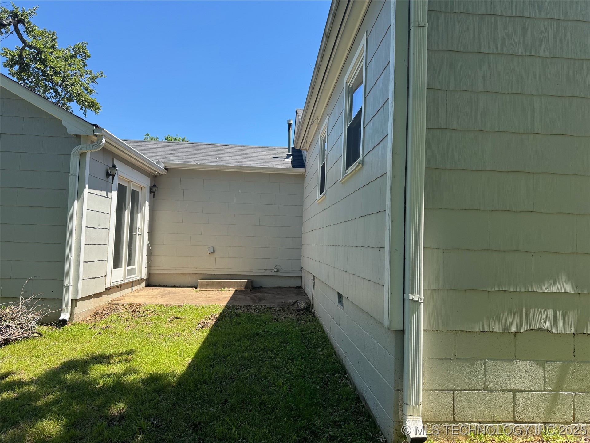 3210 Summit Boulevard Property Photo 33
