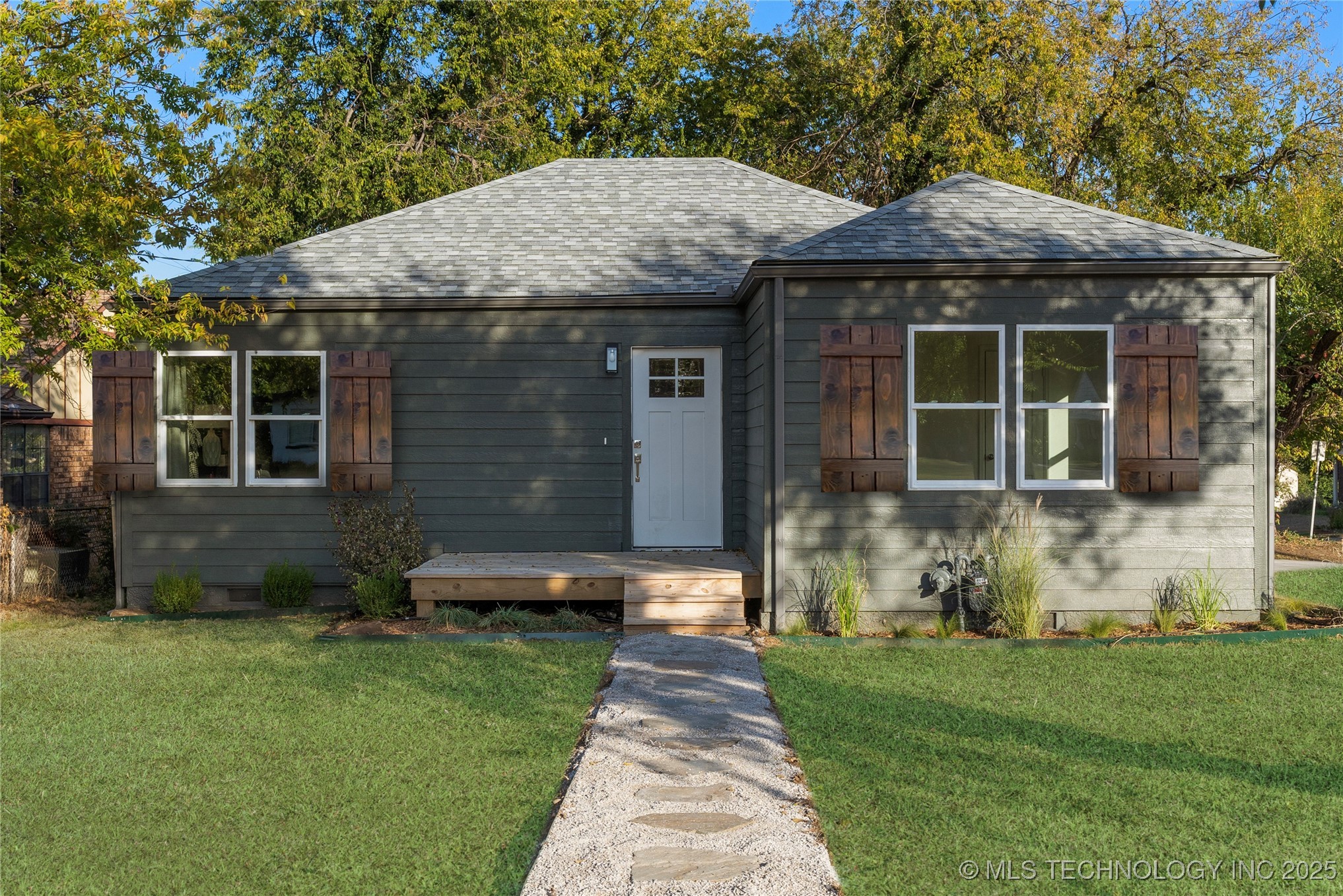 1247 S Yale Avenue Property Photo 1
