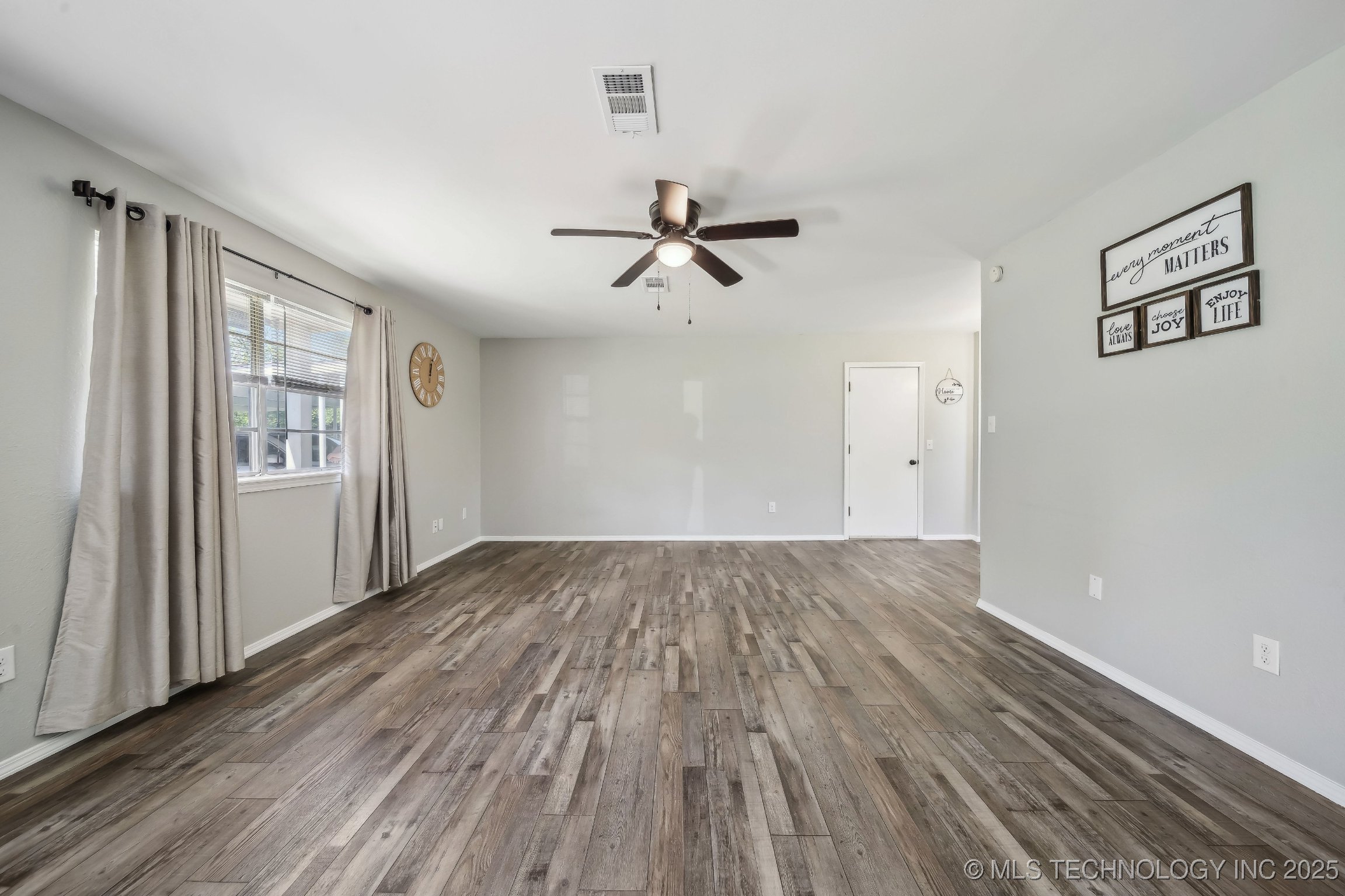 9553 W 71st Street S Property Photo 12